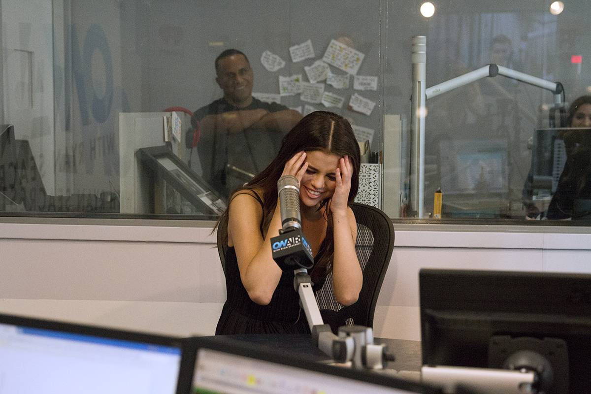 Selena_Gomez_-_On_Air_with_Ryan_Seacrest_on_June_9-02.jpg