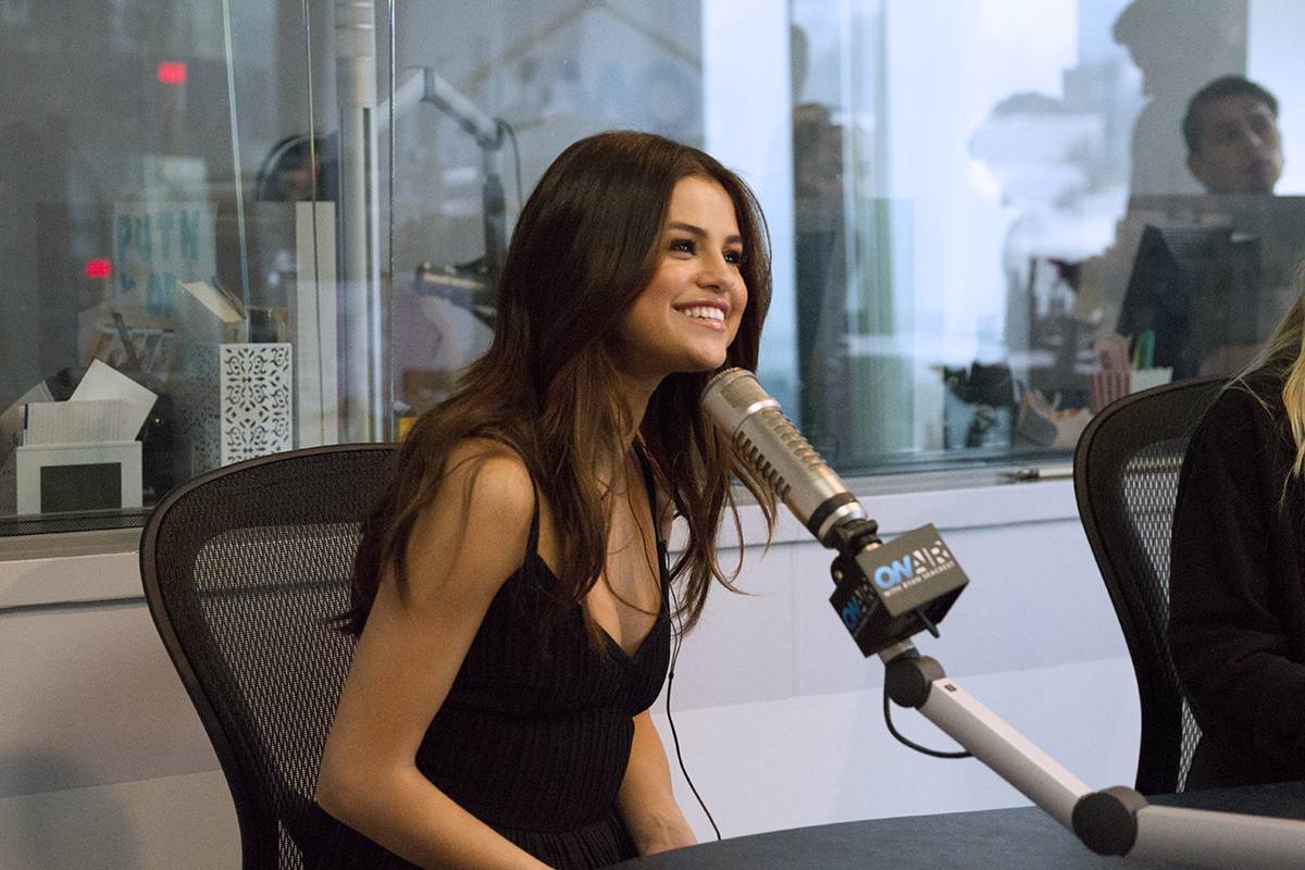 Selena_Gomez_-_On_Air_with_Ryan_Seacrest_on_June_9-03.jpg