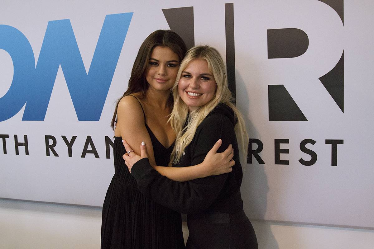 Selena_Gomez_-_On_Air_with_Ryan_Seacrest_on_June_9-09.jpg