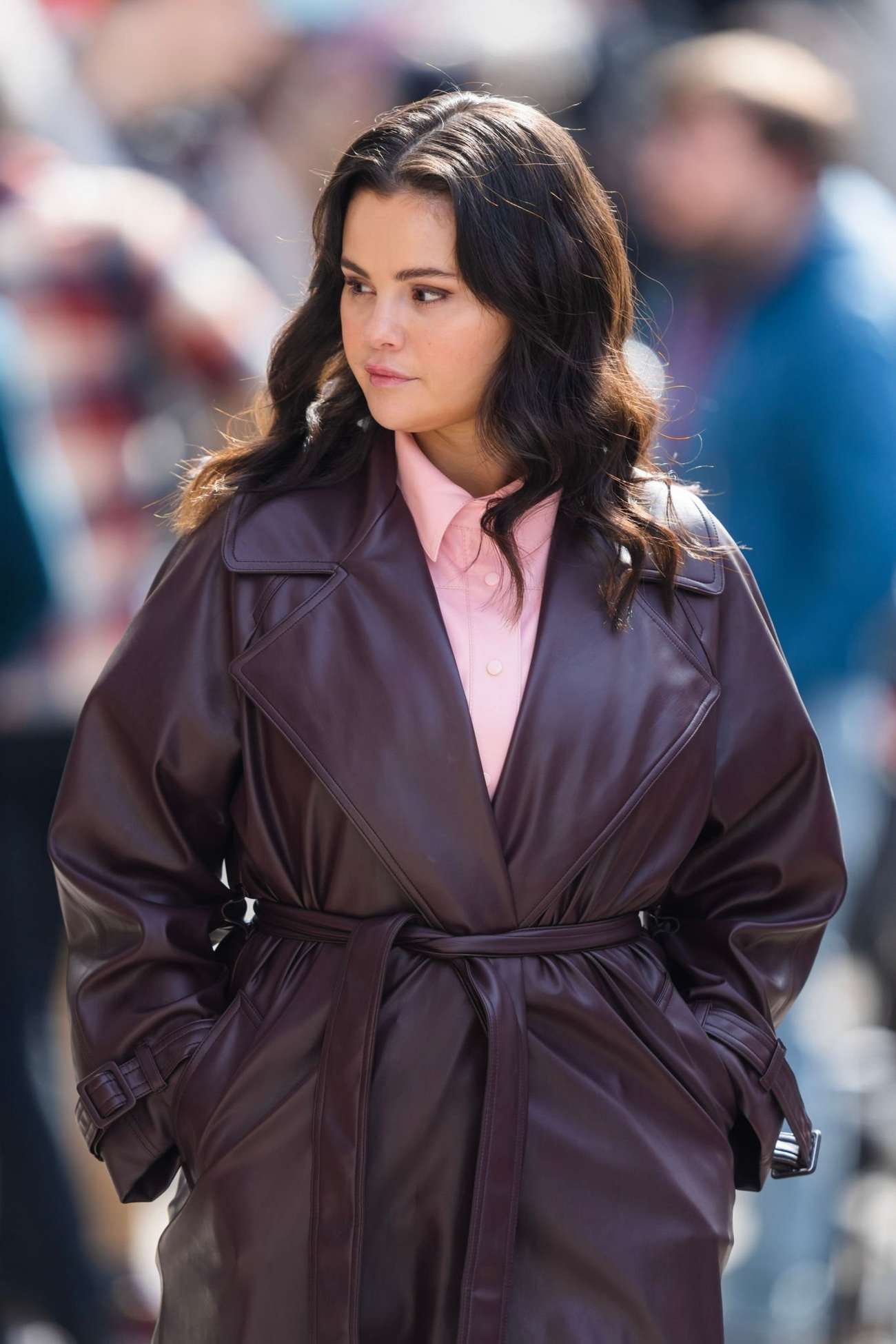 Selena_Gomez_-_On_the_set_of_Only_Murderers_in_the_Building_in_New_York_City_0317202302.jpg