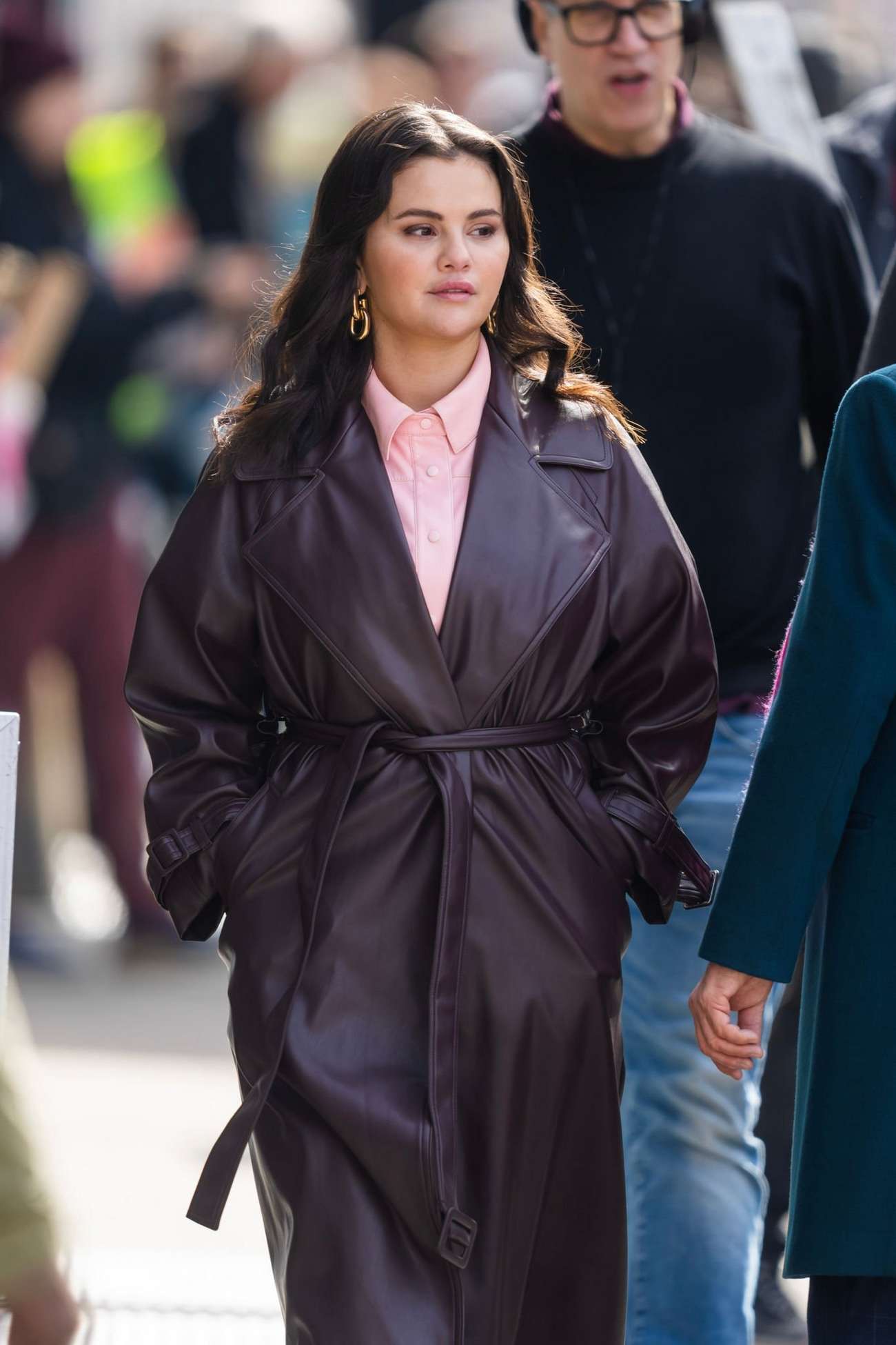 Selena_Gomez_-_On_the_set_of_Only_Murderers_in_the_Building_in_New_York_City_0317202304.jpg