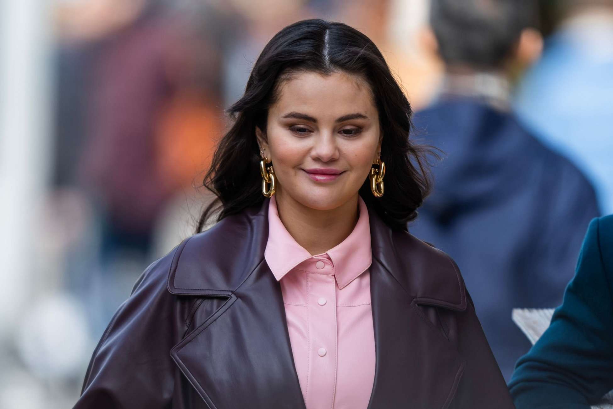 Selena_Gomez_-_On_the_set_of_Only_Murderers_in_the_Building_in_New_York_City_0317202316.jpg