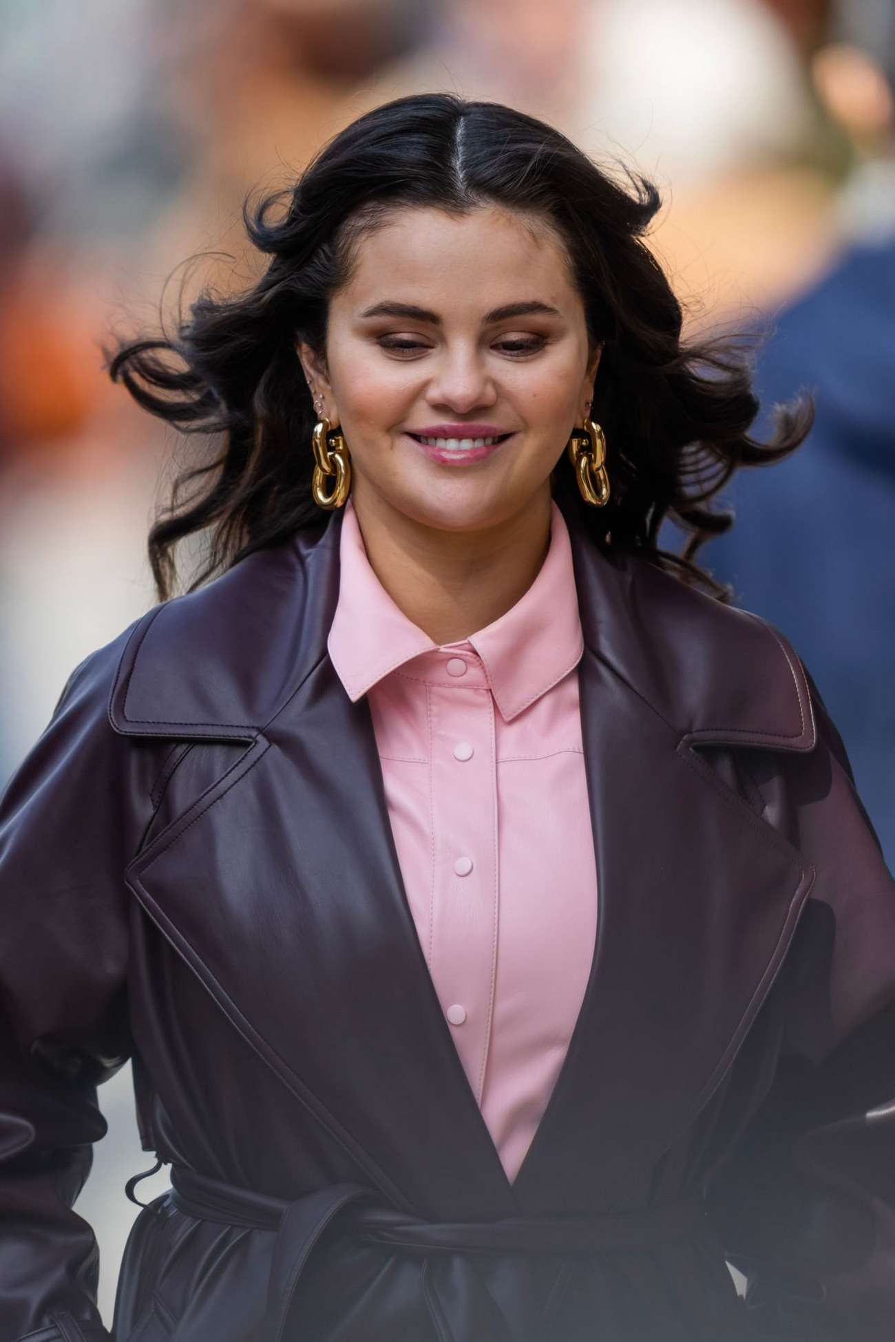 Selena_Gomez_-_On_the_set_of_Only_Murderers_in_the_Building_in_New_York_City_0317202322.jpg