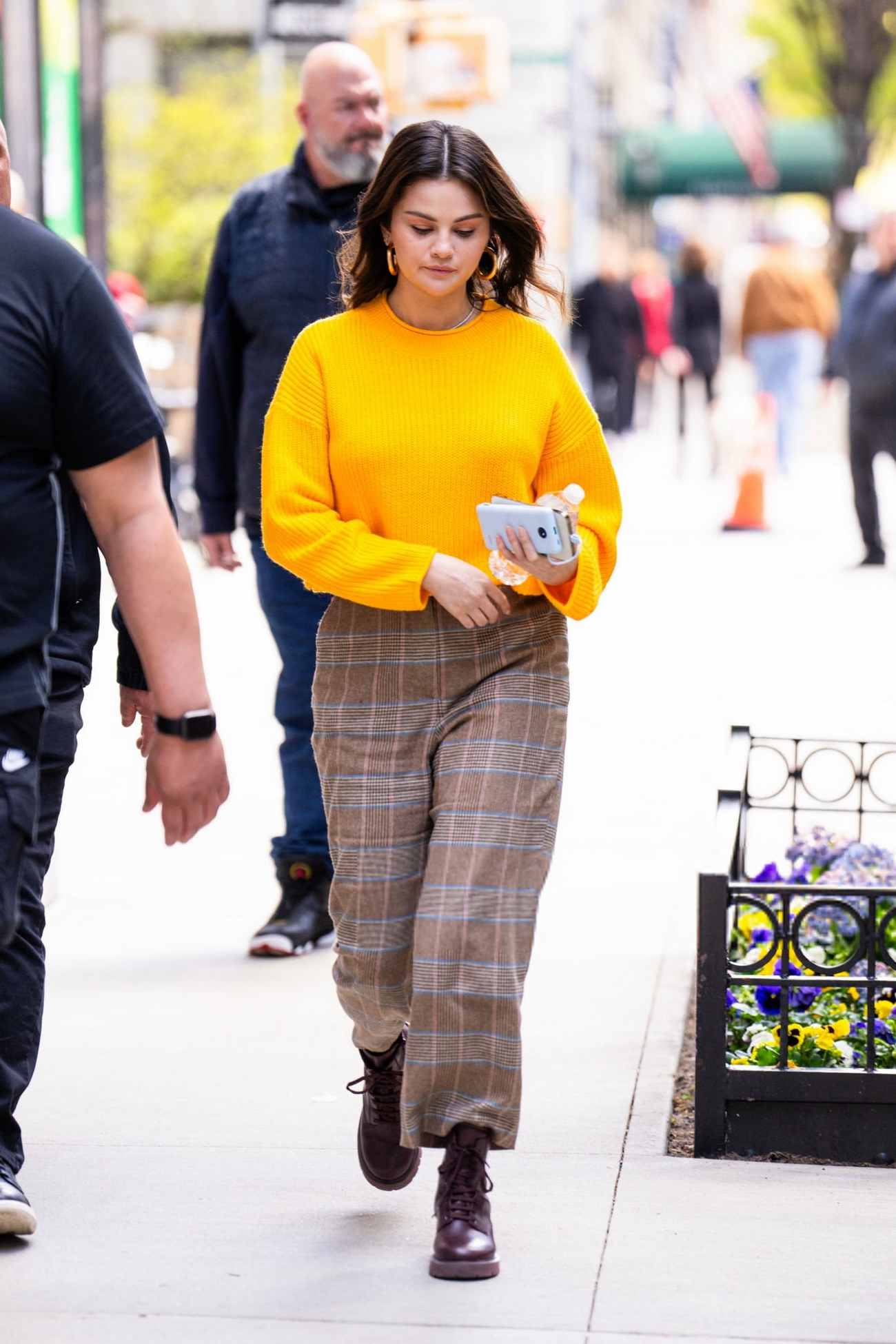 Selena_Gomez_-_Only_Murders_in_the_Building_in_New_York_April_242C_2024_06.jpg