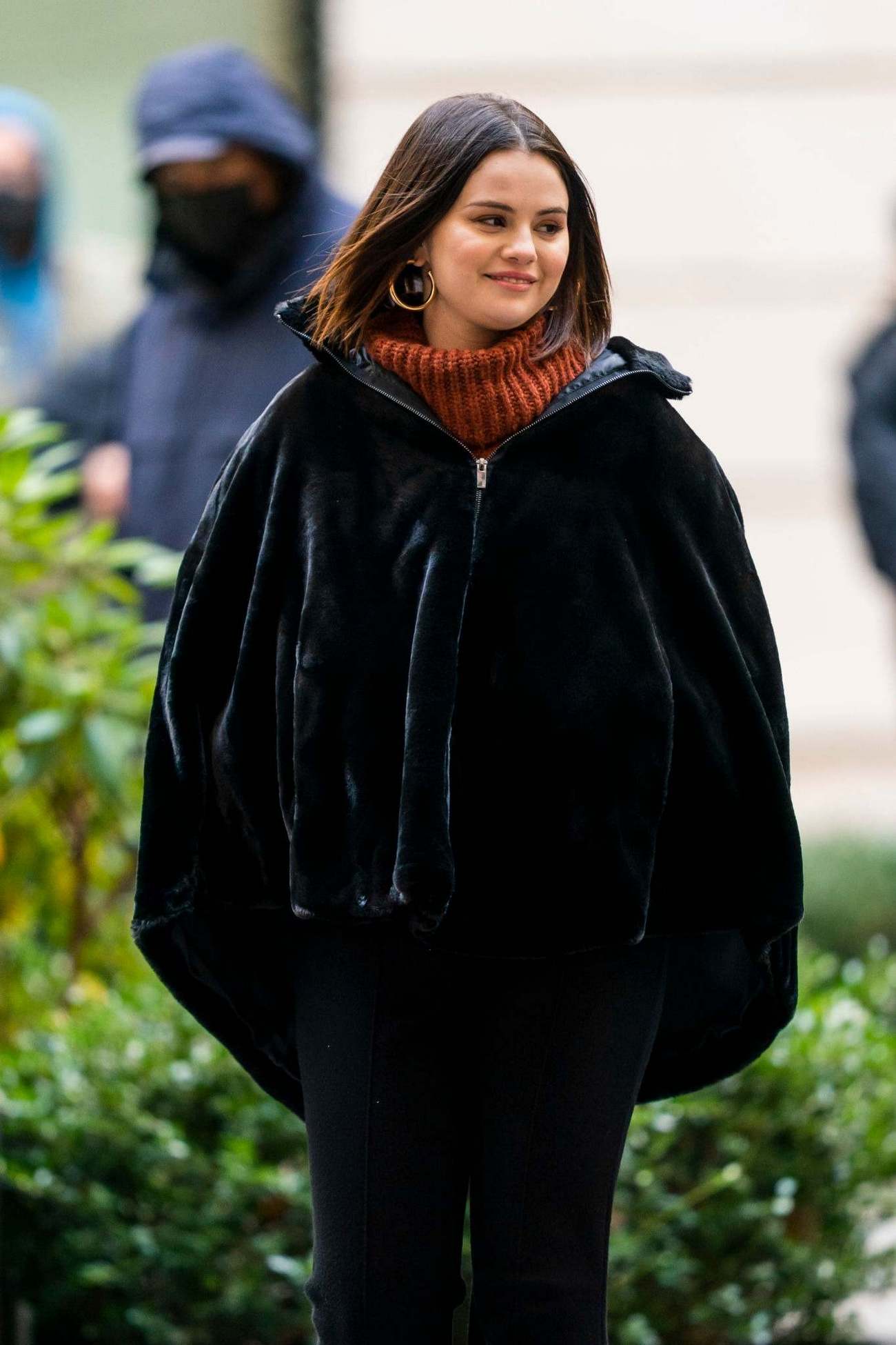 Selena_Gomez_-_Only_Murders_in_the_Building_season_2_in_New_York_City2C_1207202103.jpg