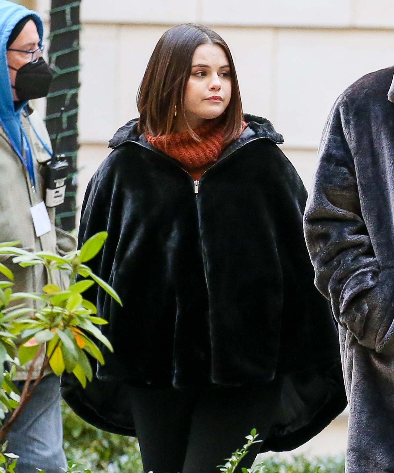 Selena_Gomez_-_Only_Murders_in_the_Building_season_2_in_New_York_City2C_1207202108.jpg