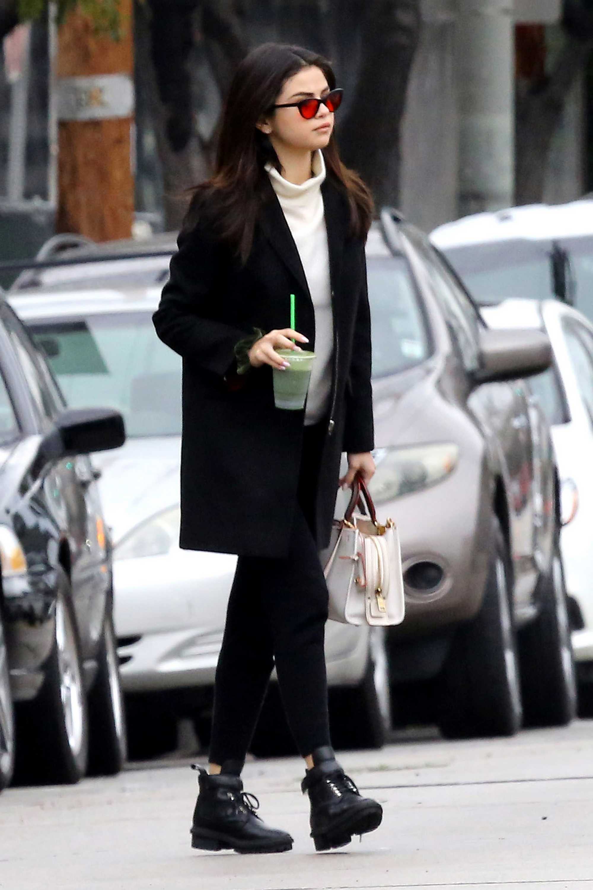 Selena_Gomez_-_Out_and_about_in_Los_Angeles_on_Feb_21-26.jpg