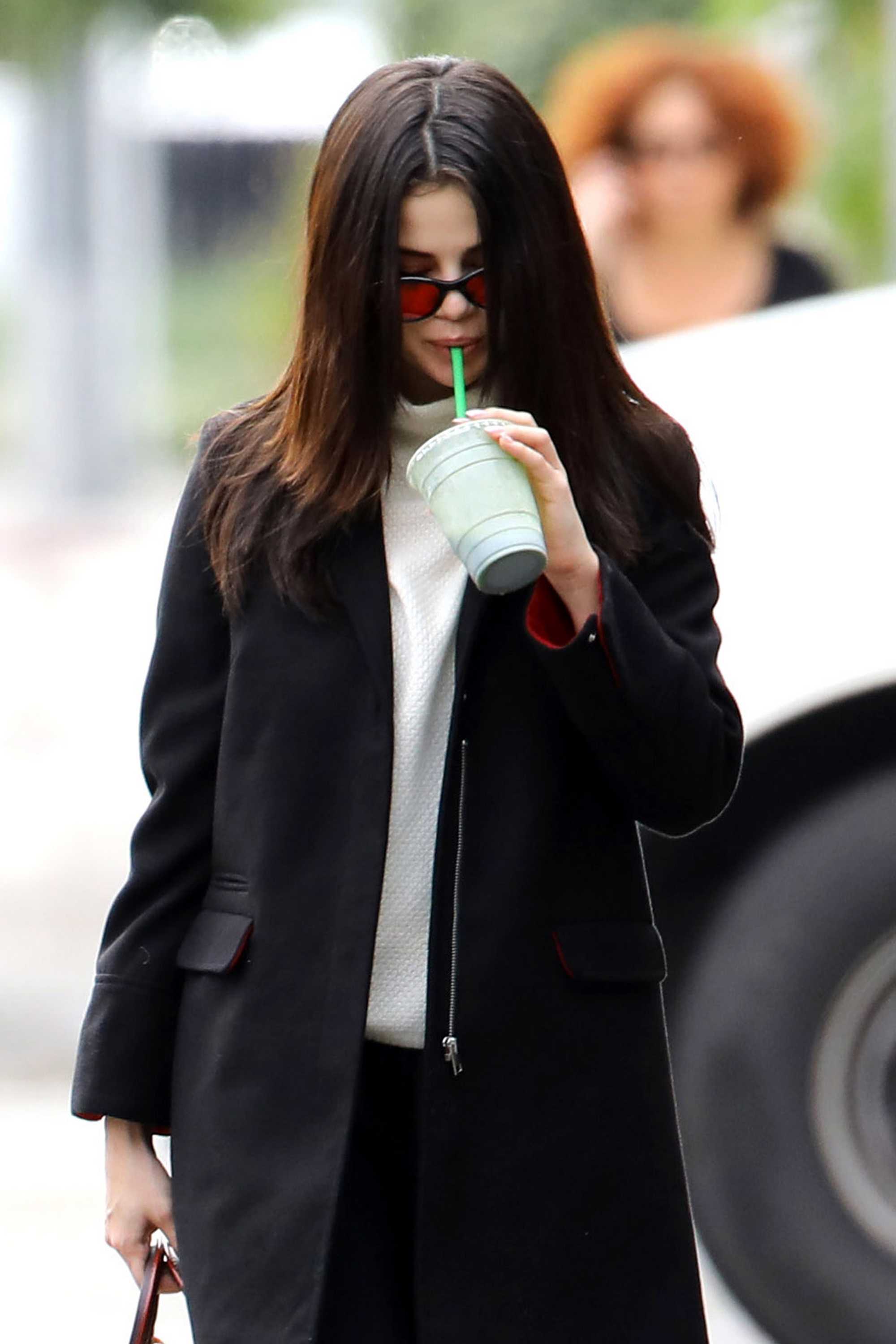 Selena_Gomez_-_Out_and_about_in_Los_Angeles_on_Feb_21-43.jpg