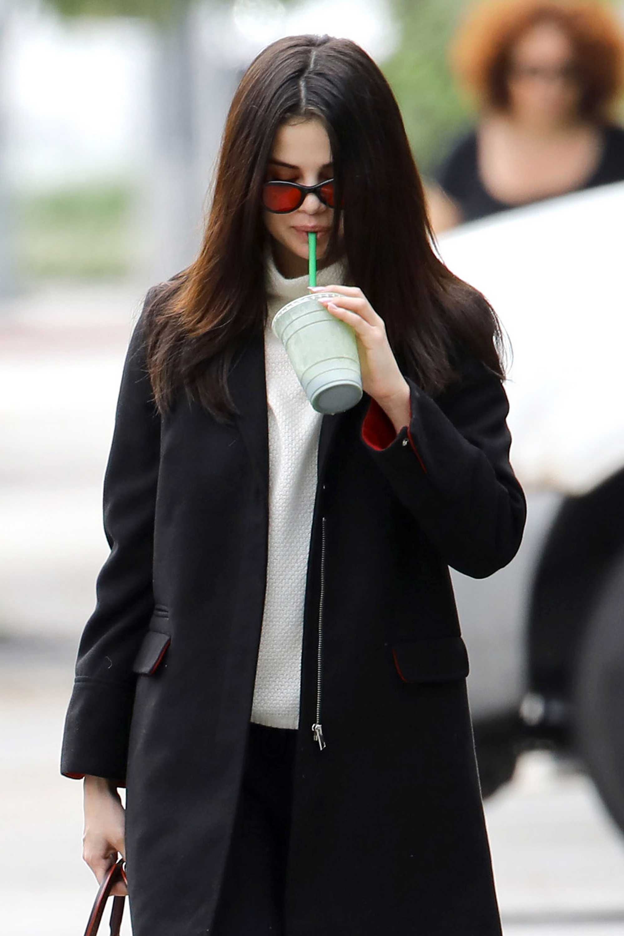 Selena_Gomez_-_Out_and_about_in_Los_Angeles_on_Feb_21-49.jpg