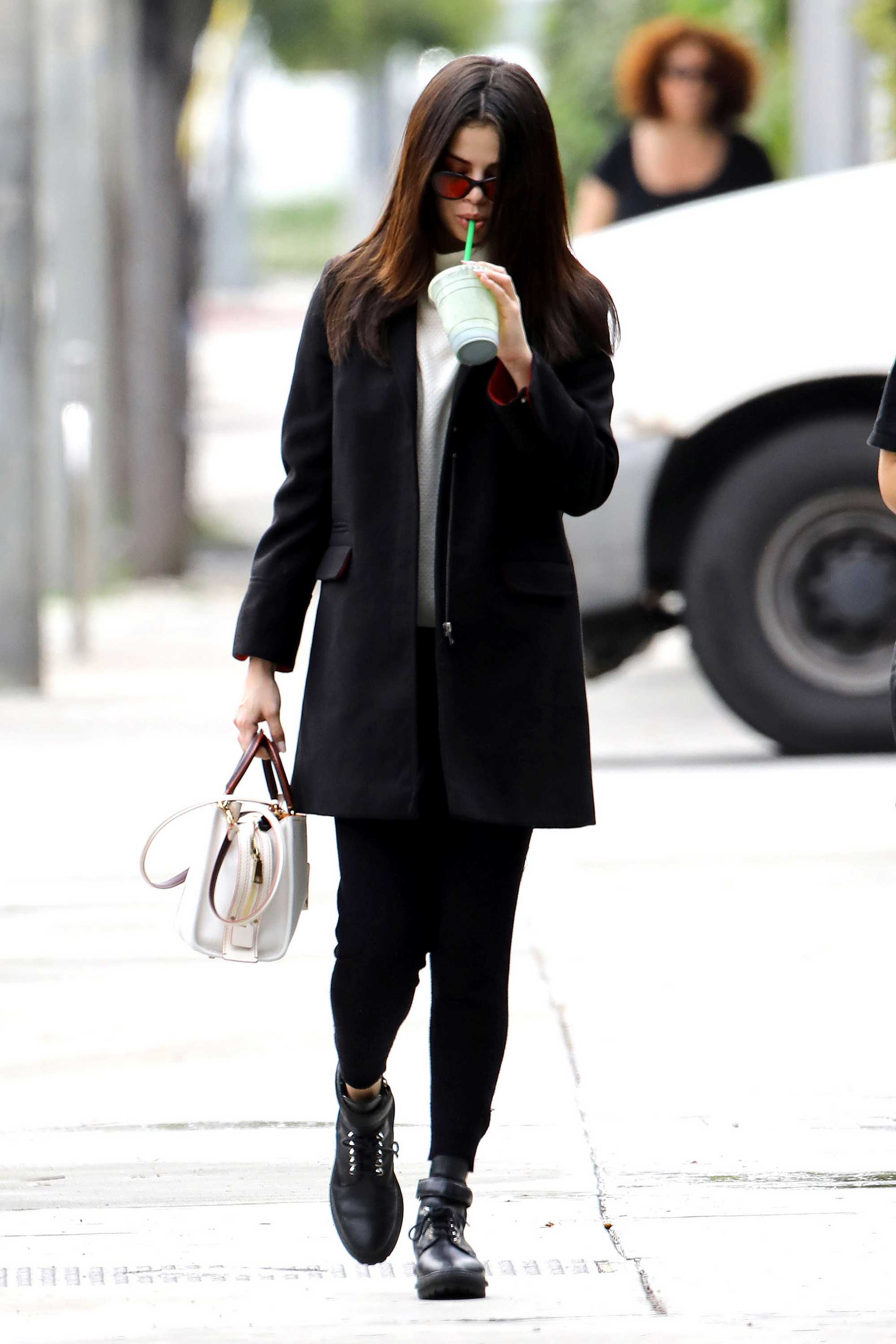Selena_Gomez_-_Out_and_about_in_Los_Angeles_on_Feb_21-55.jpg