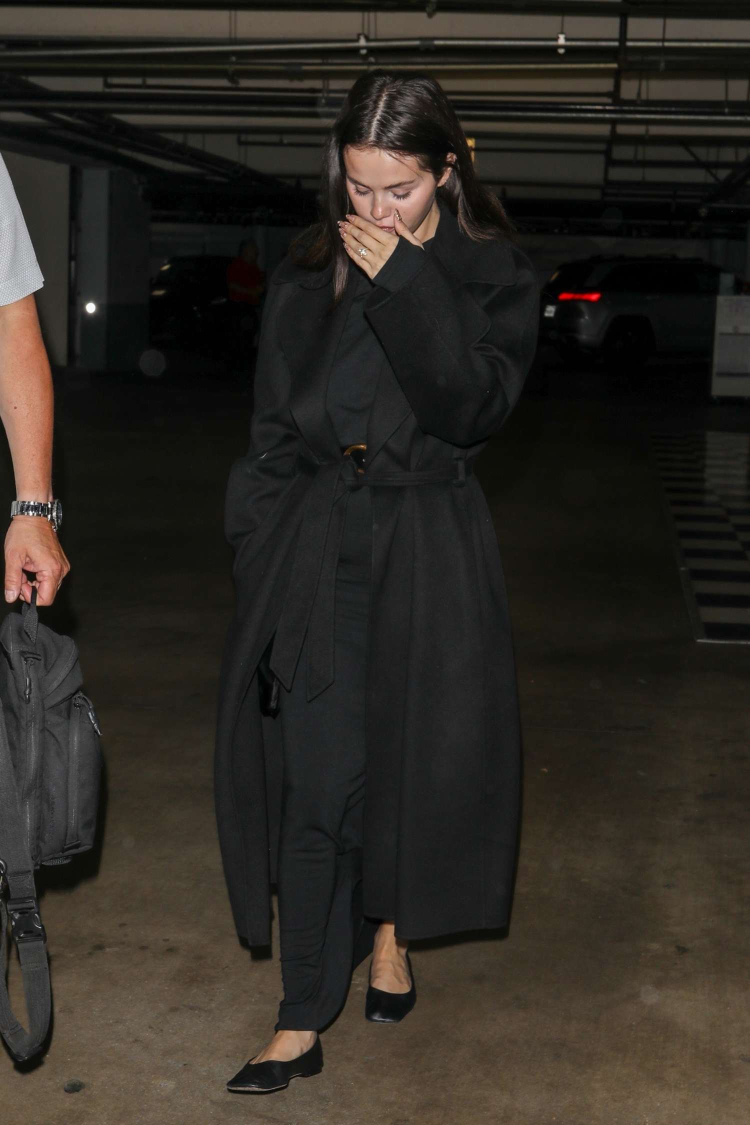 Selena_Gomez_-_Out_for_dinner_at_Sushi_Park2C_West_Hollywood_CA_-_July_82C_2025_03.jpg