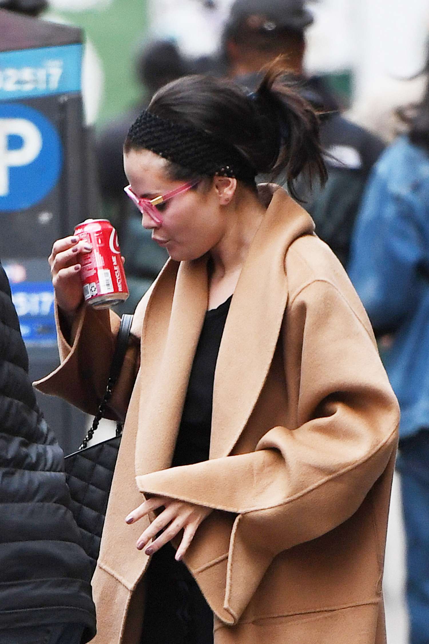 Selena_Gomez_-_Out_in_New_York_City_0408202302.jpg