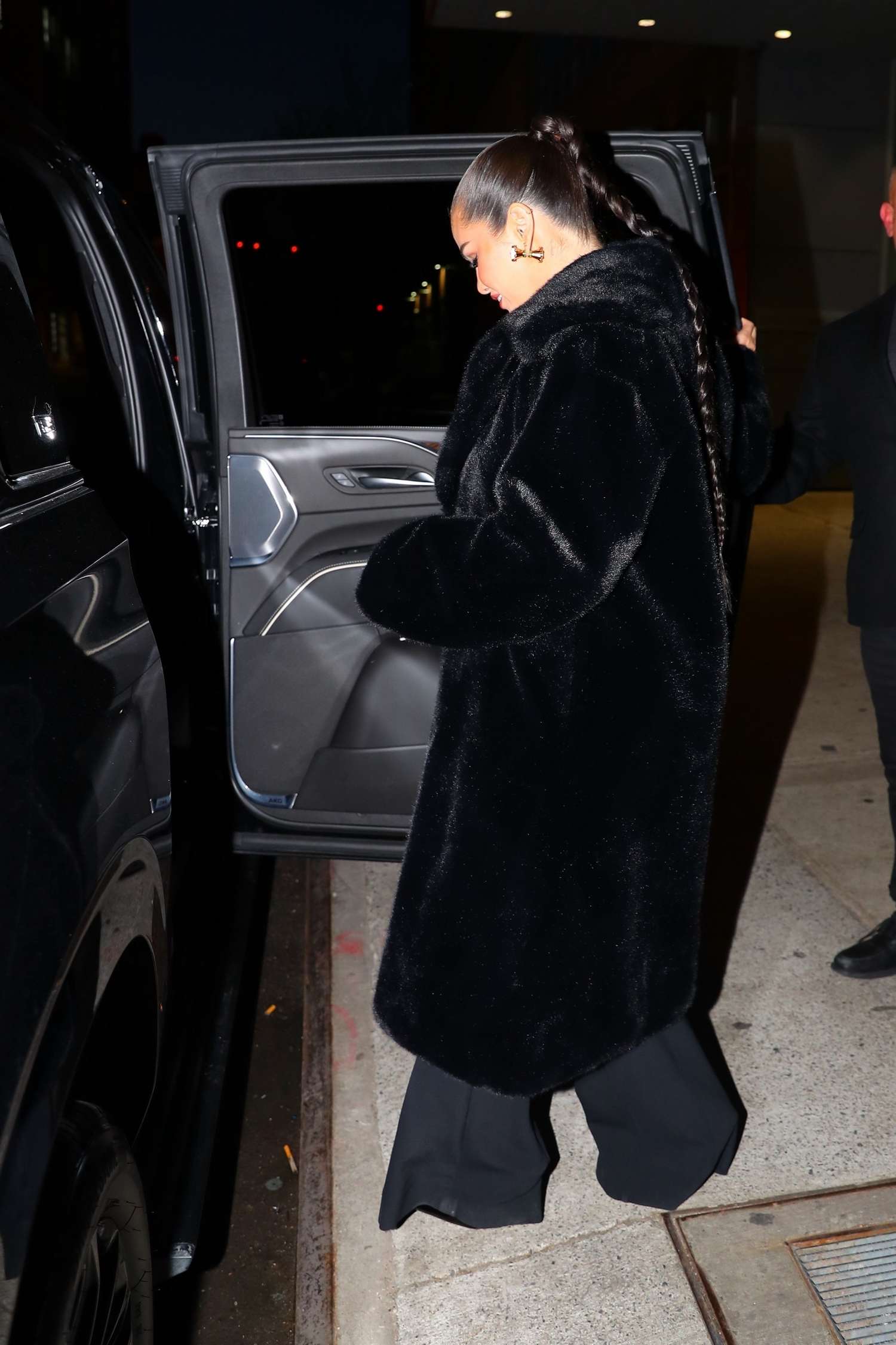 Selena_Gomez_-_Out_in_New_York_March_292C_202306.jpg