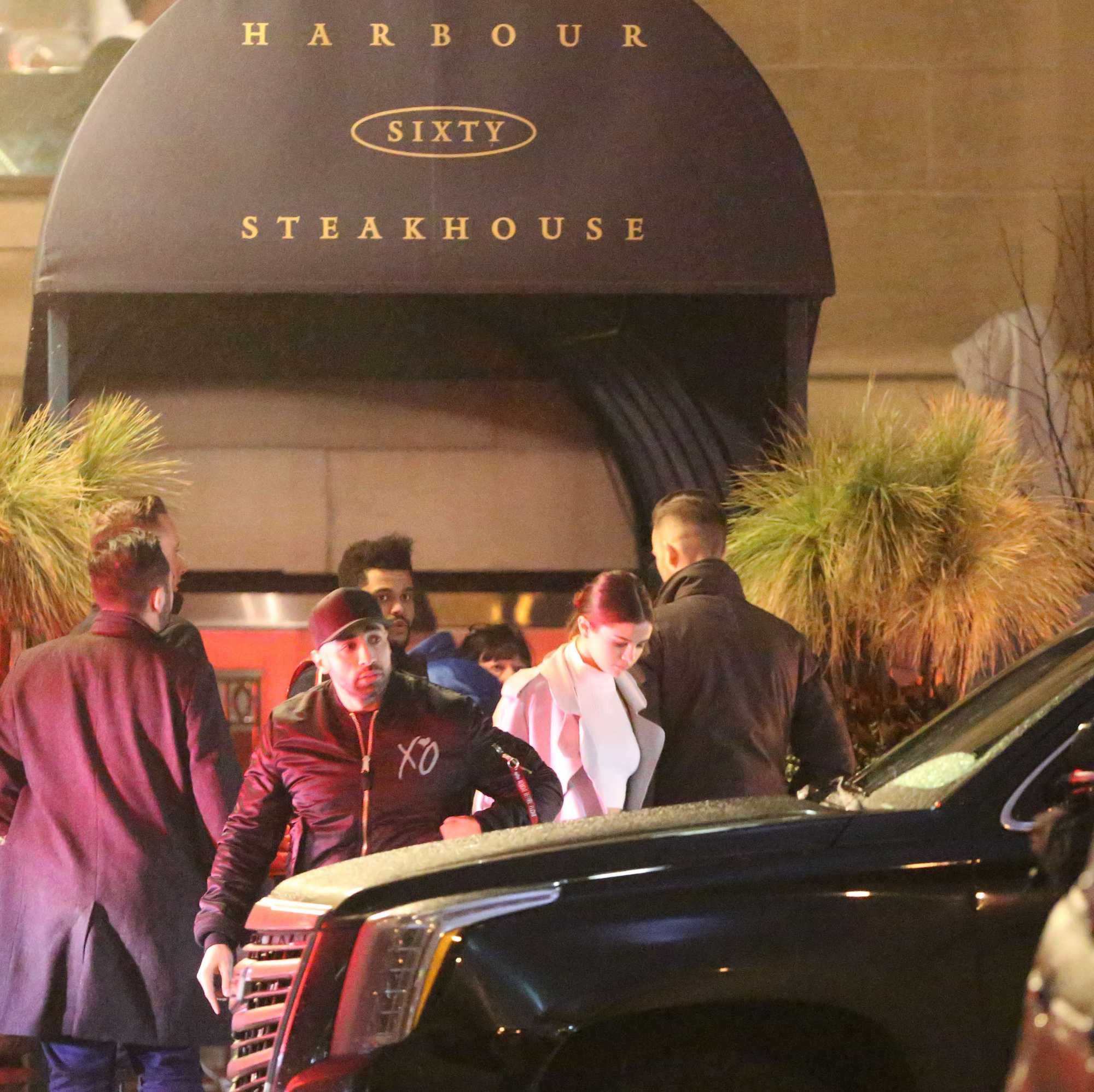 Selena_Gomez_-_Returns_to_Toronto_for_her_beau_The_Weeknd_on_March_18-21.jpg