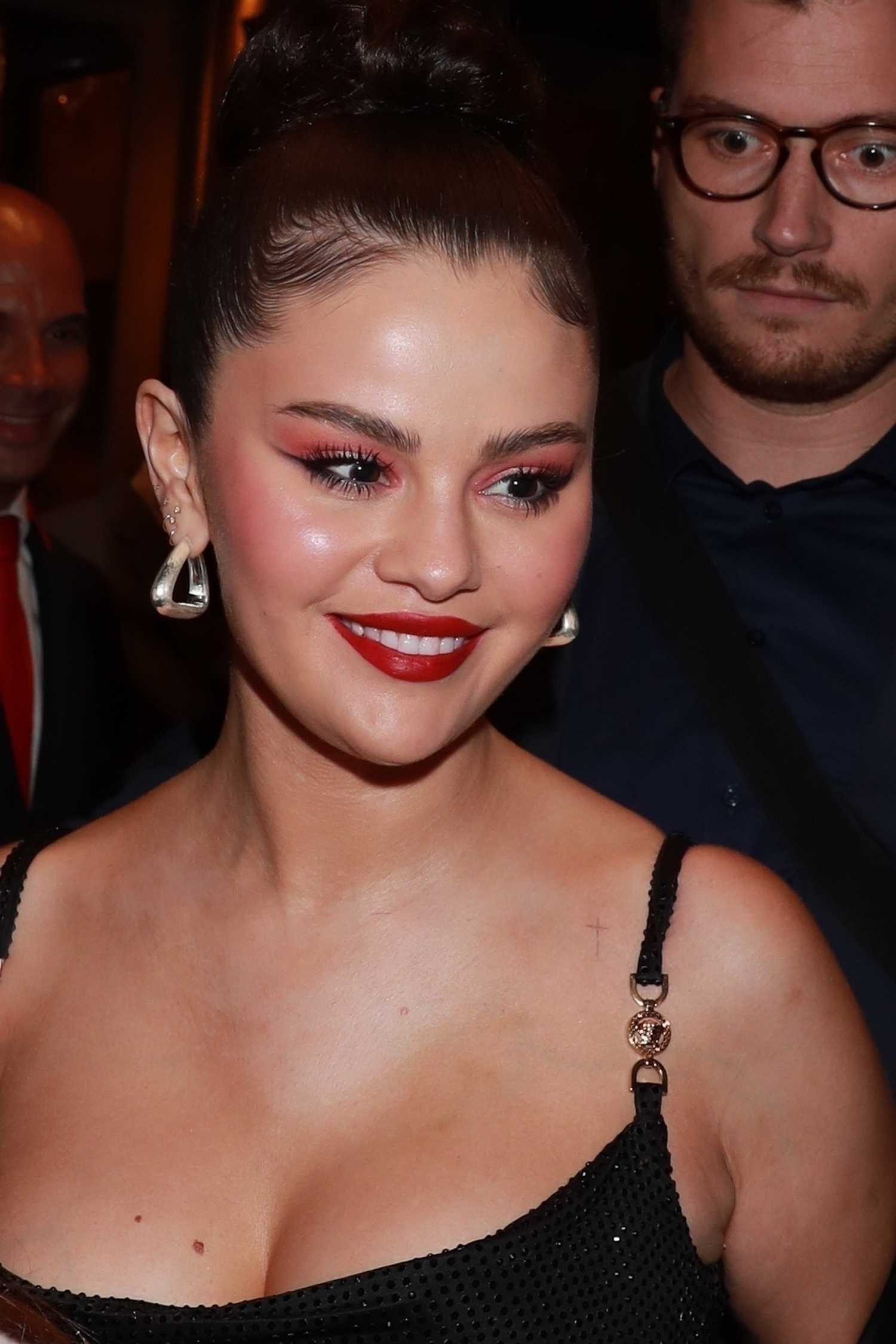 Selena_Gomez_-_Seen_on_a_night_out_in_Paris_September_272C_202321.jpg