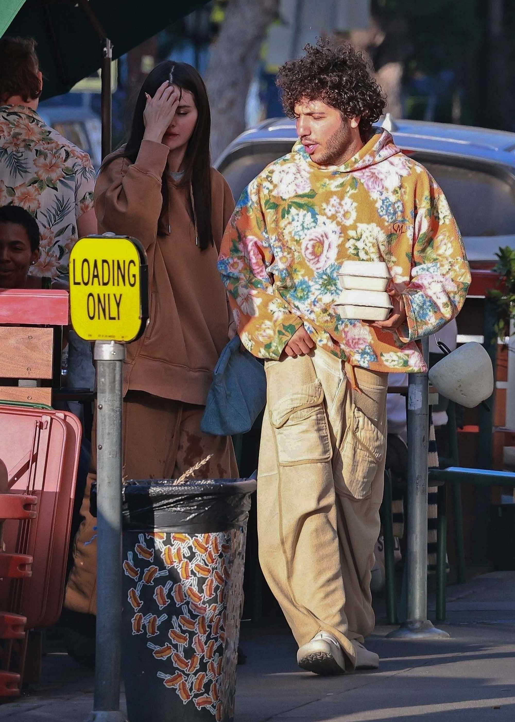 Selena_Gomez_-_Seen_out_for_dinner_in_Los_Angeles_CA_-_June_242C_2025_16.jpg