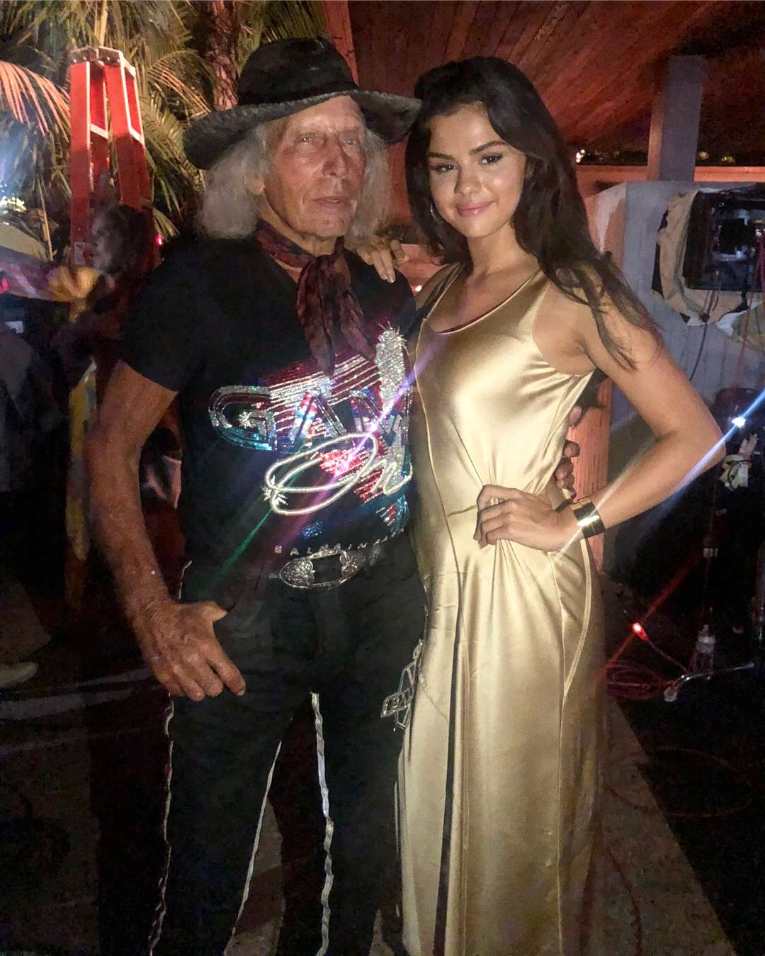 Selena_Gomez_-_Sheats_Goldstein_Residence_on_August_26-01.jpg