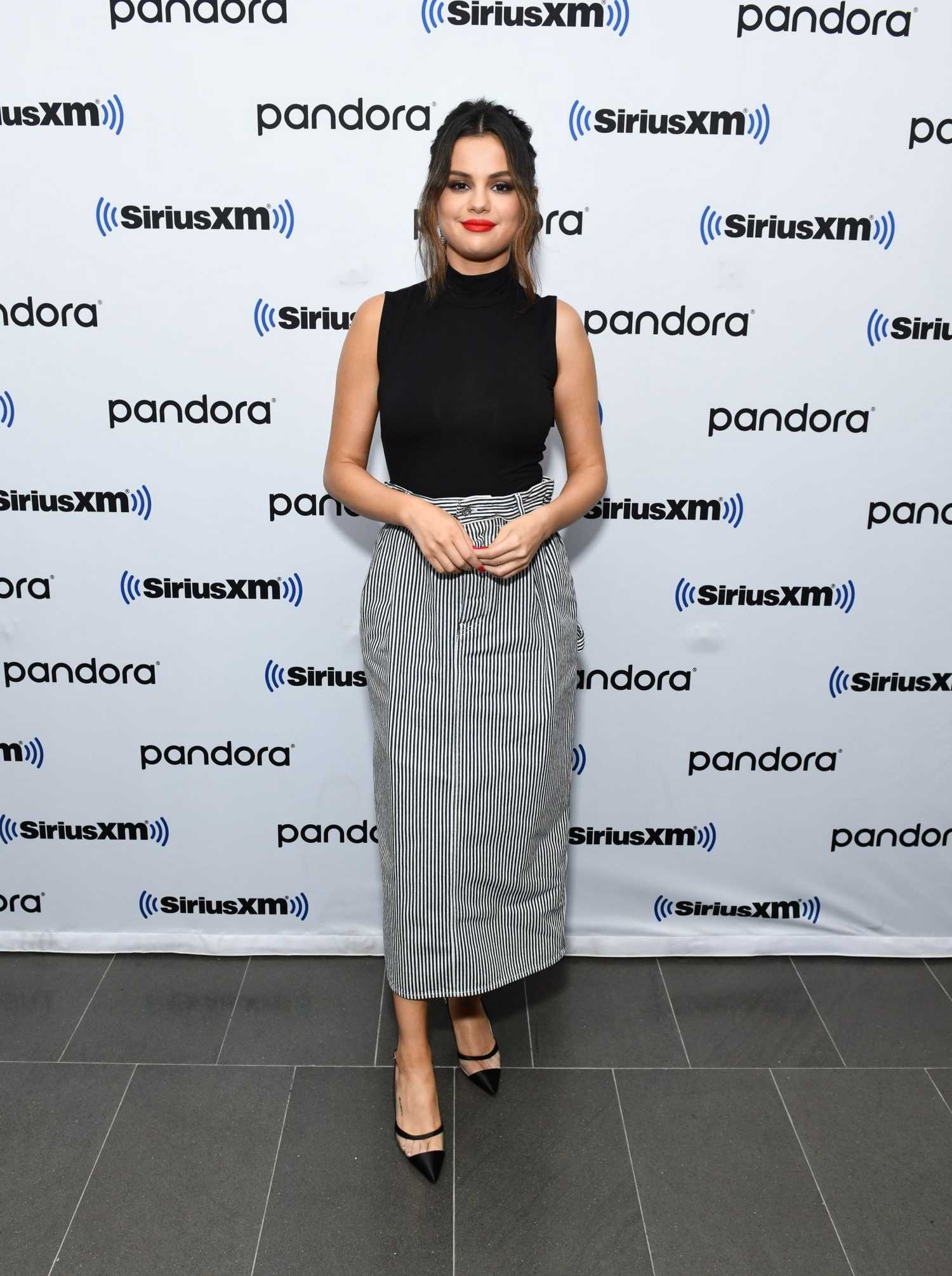 Selena_Gomez_-_Sirius_XM_s_Hits1_in_NY_October_282C_2019-07.jpg