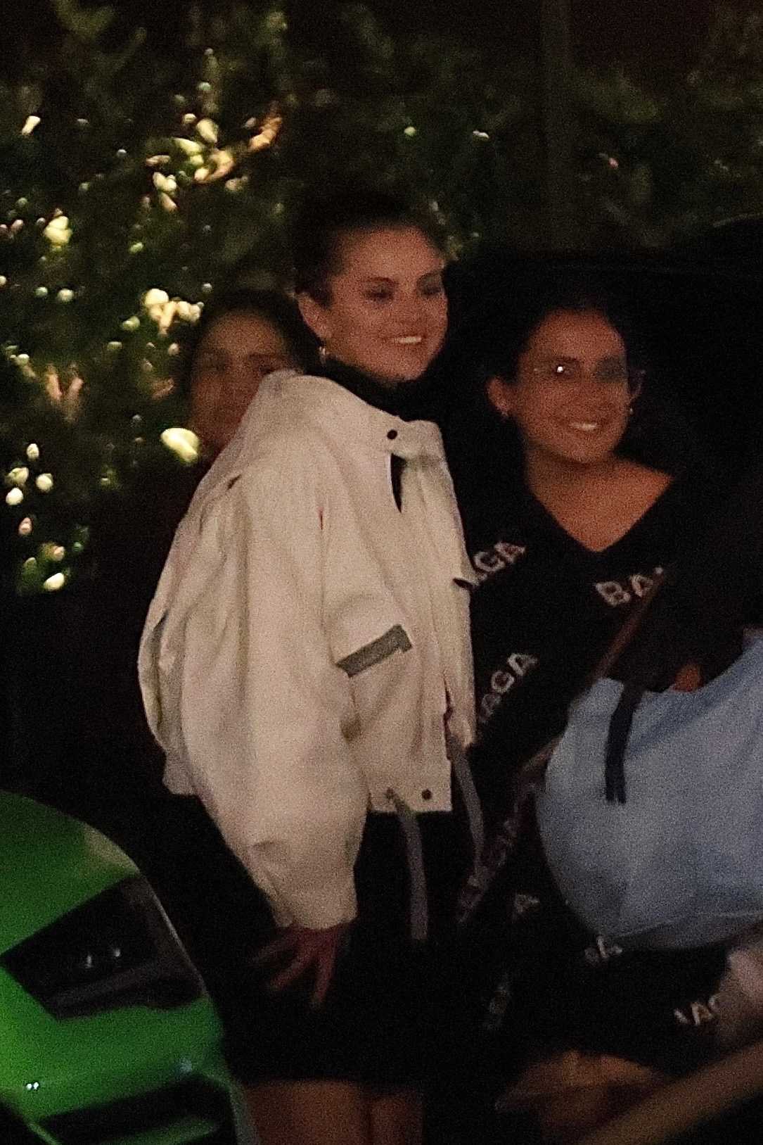 Selena_Gomez_-_Spotted_out_at_dinner_at_Nobu_in_Malibu_July_212C_202201.jpg