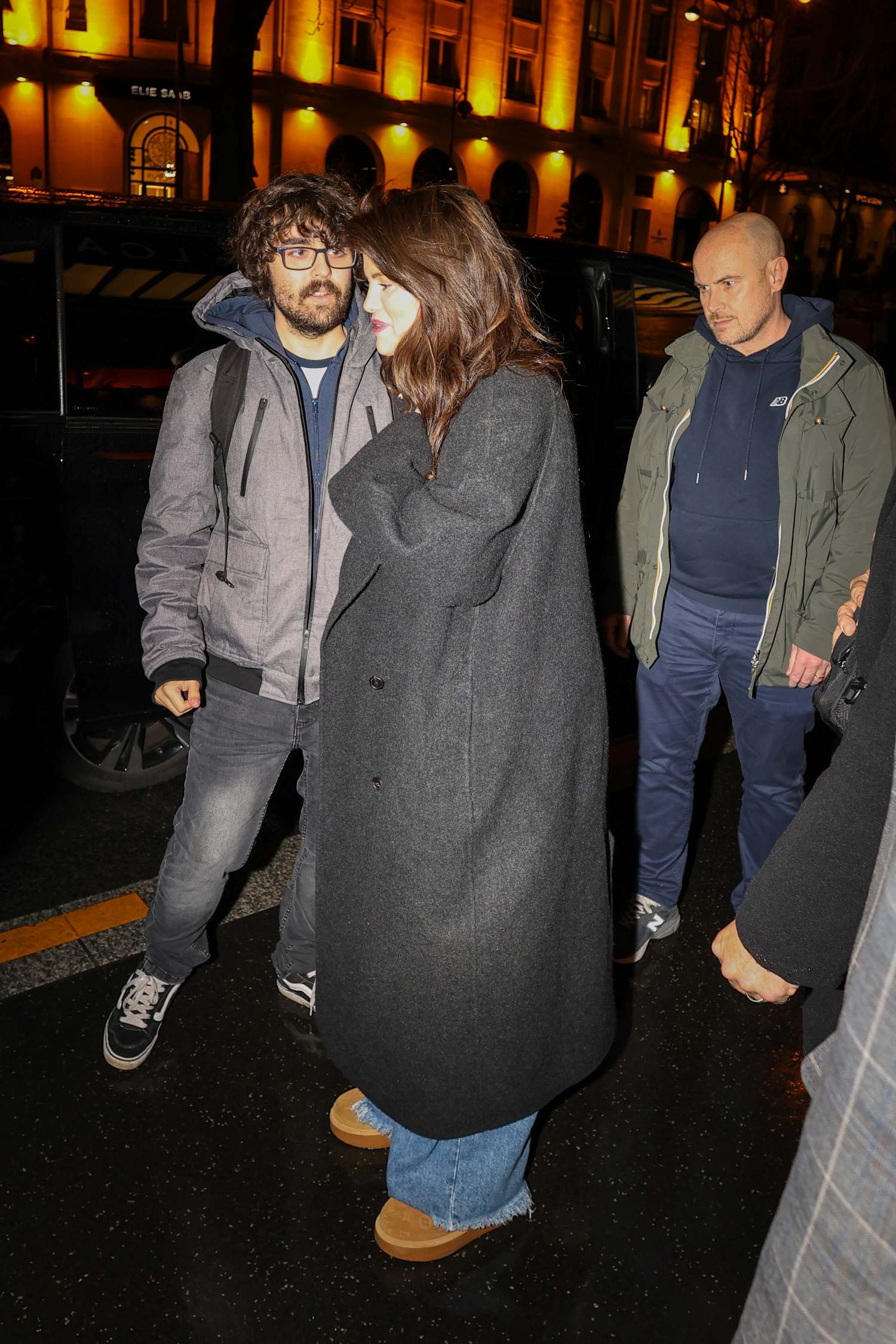 Selena_Gomez_-_Spotted_stopping_for_photos_with_some_of_her_fans_-_Paris2C_France_-_February_182C_2024_07.jpg