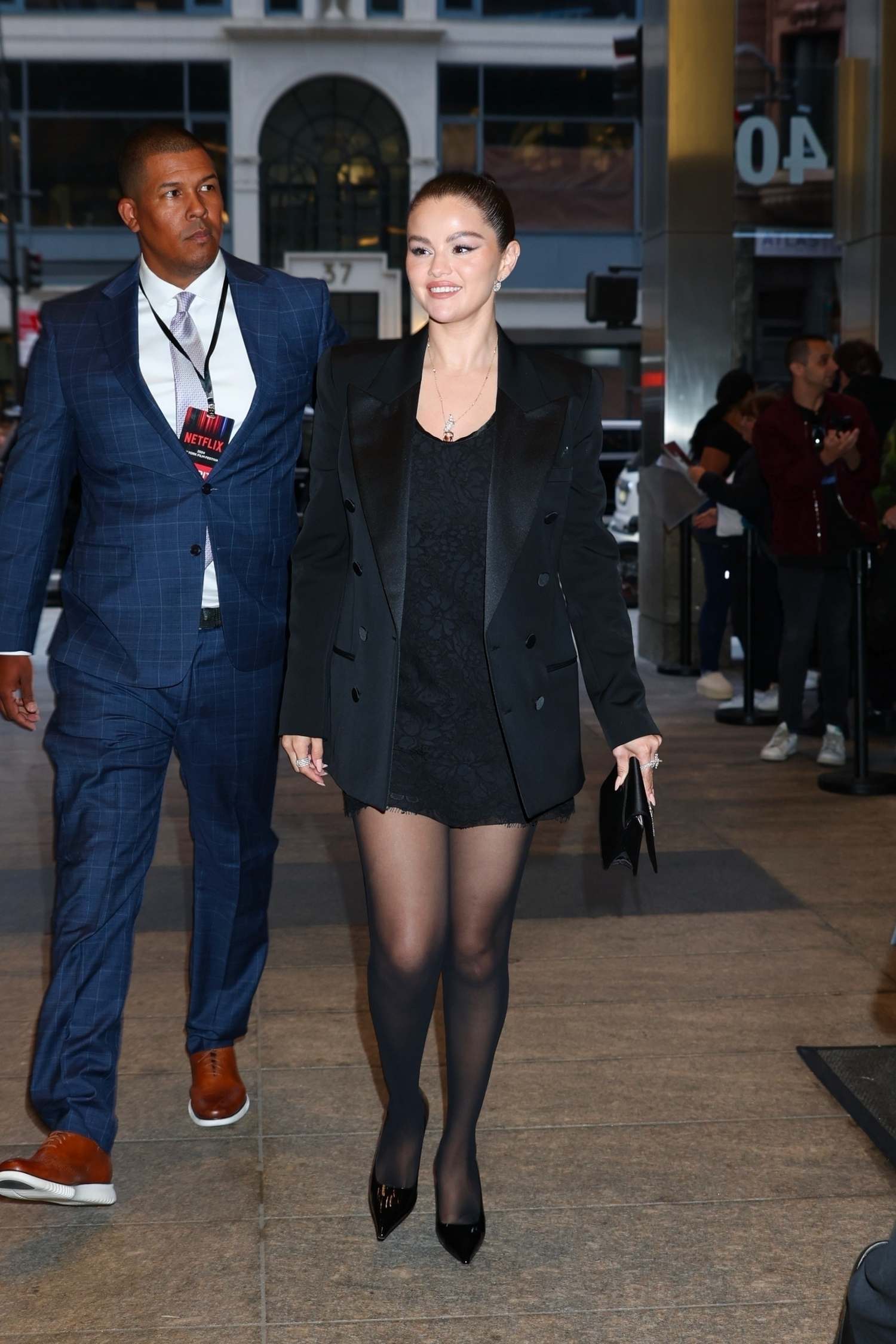 Selena_Gomez_-_Steps_out_for_the_Emilia_Perez_premiere_party_dinner_at_Nobu_in_New_York_City_September_302C_2024_13.jpg