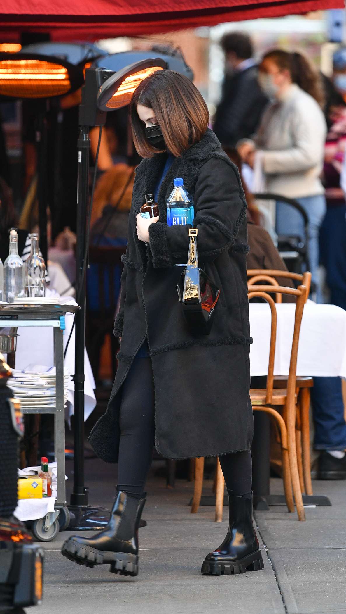 Selena_Gomez_-_Steps_out_in_New_York_November_102C_202105.jpg