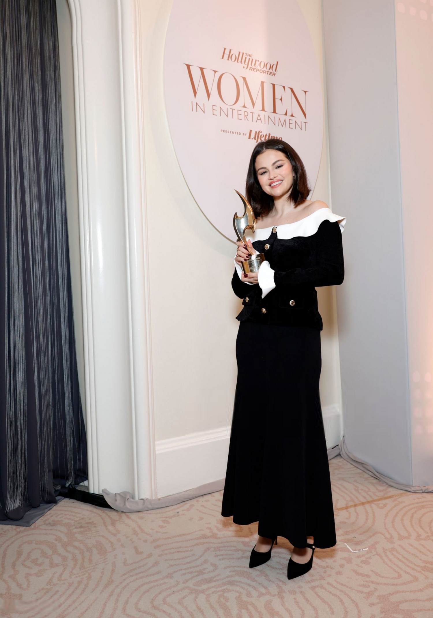 Selena_Gomez_-_The_Hollywood_Reporter_s_Annual_Women_In_Entertainment_Gala_-_December_42C_2024_14.jpg