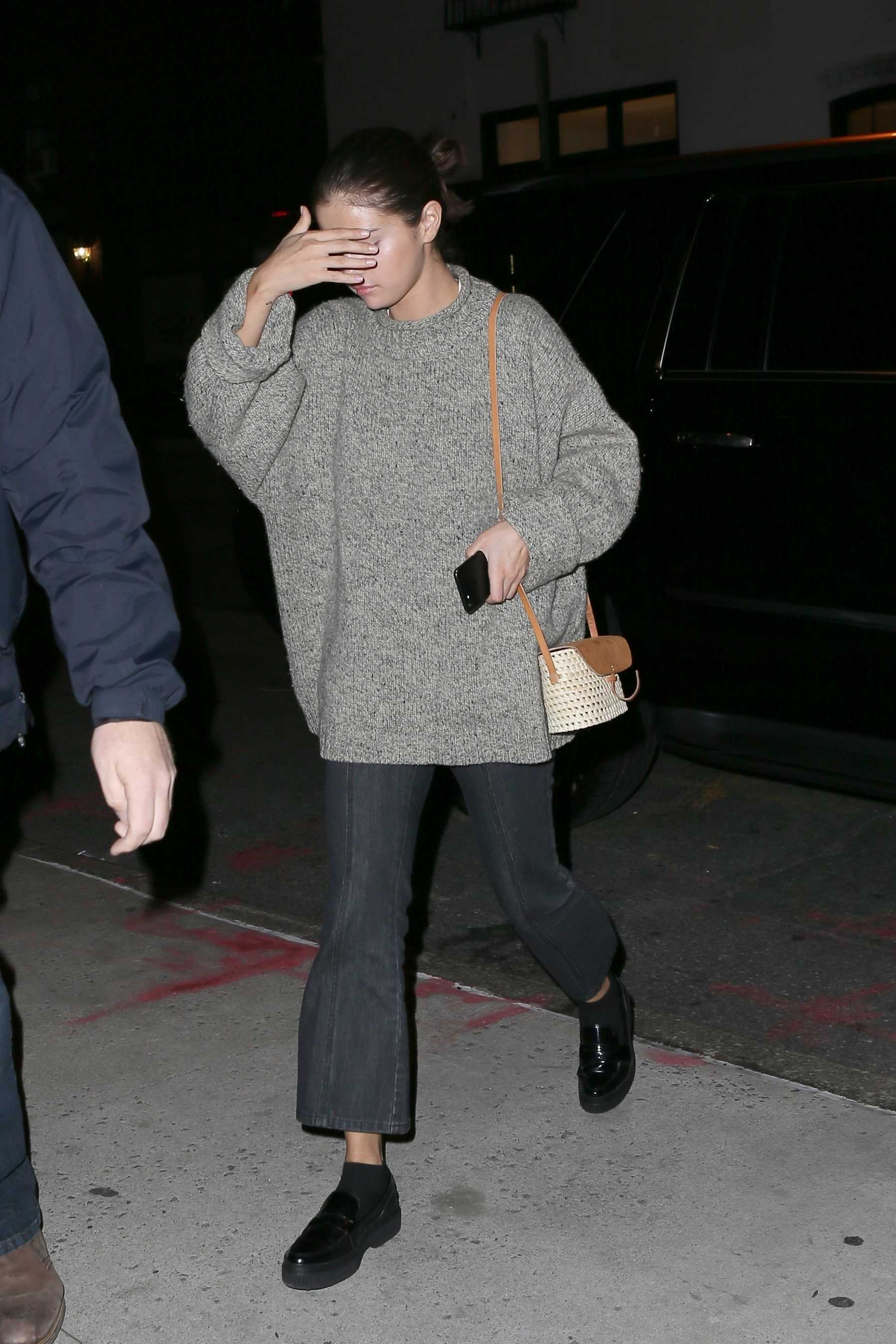 Selena_Gomez_-_Visiting_Taylor_Swift_in_NYC_on_September_10-02.jpg