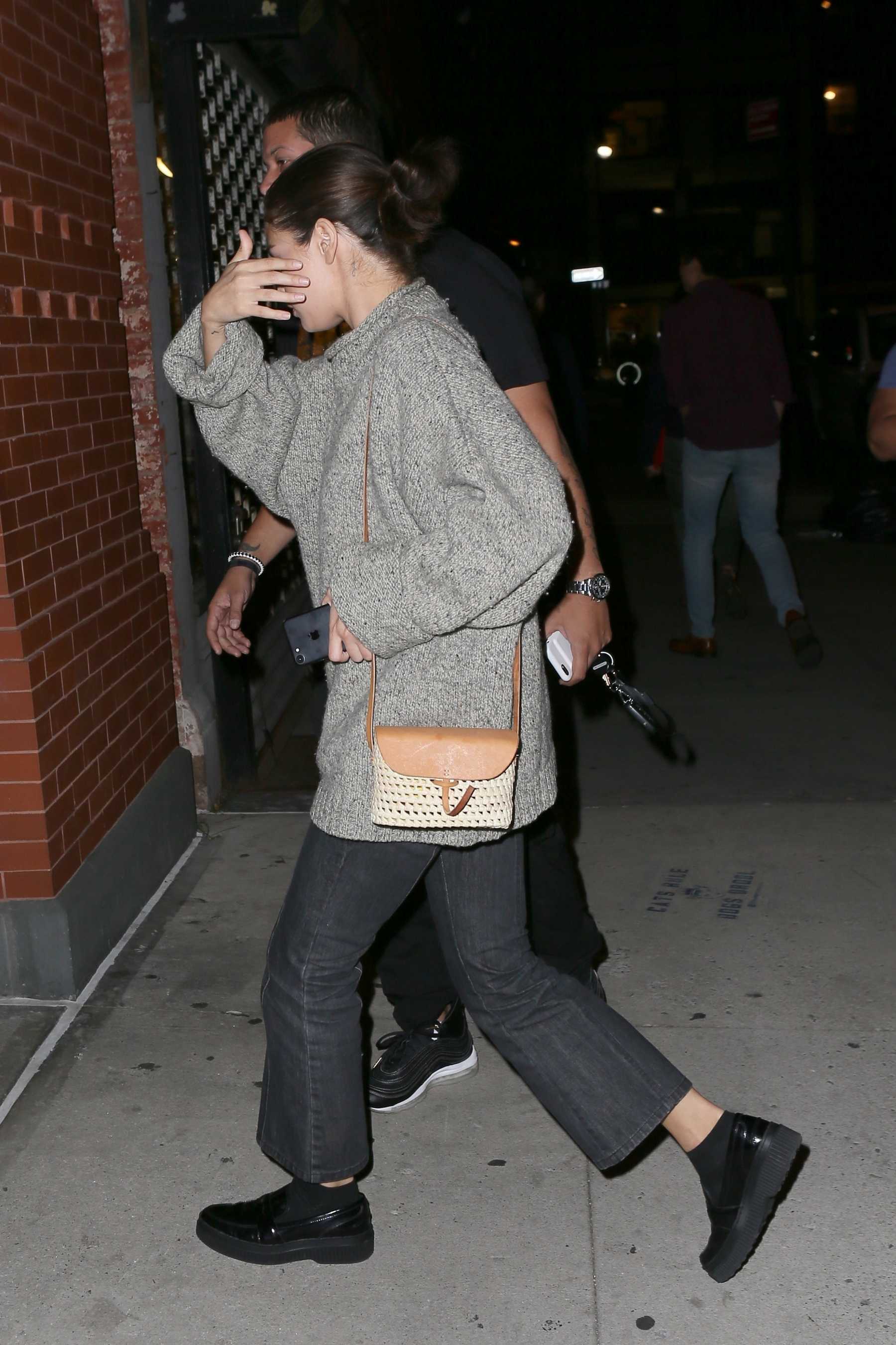 Selena_Gomez_-_Visiting_Taylor_Swift_in_NYC_on_September_10-05.jpg