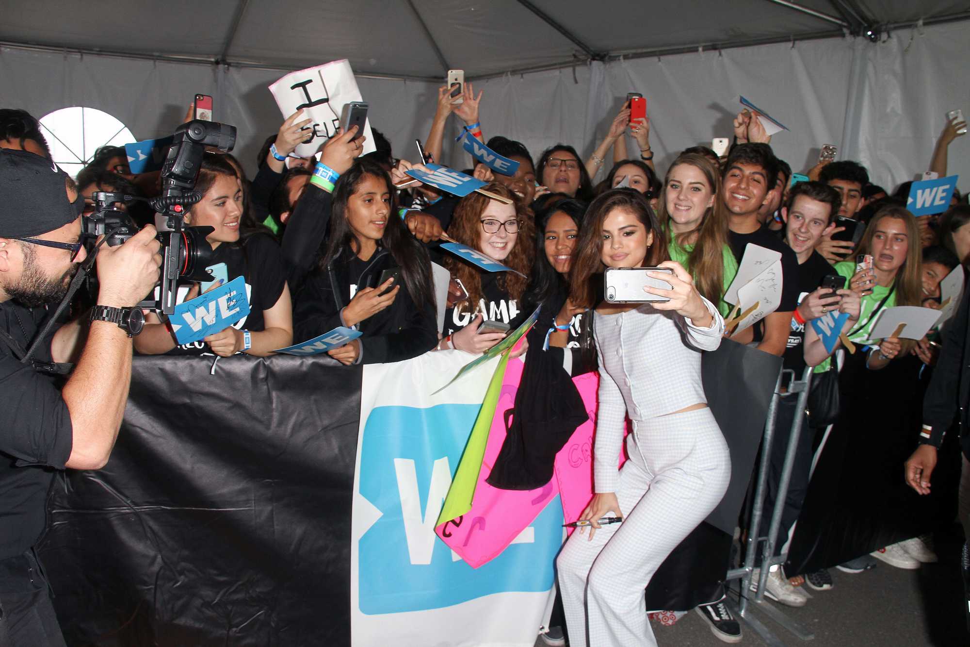 Selena_Gomez_-_WE_Day_California_5BArriving5D_-_April_27-102.jpg