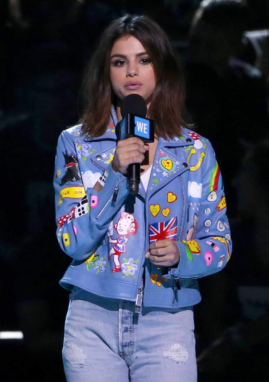Selena_Gomez_-_WE_Day_California_5BShow5D_-_April_27-04.jpg