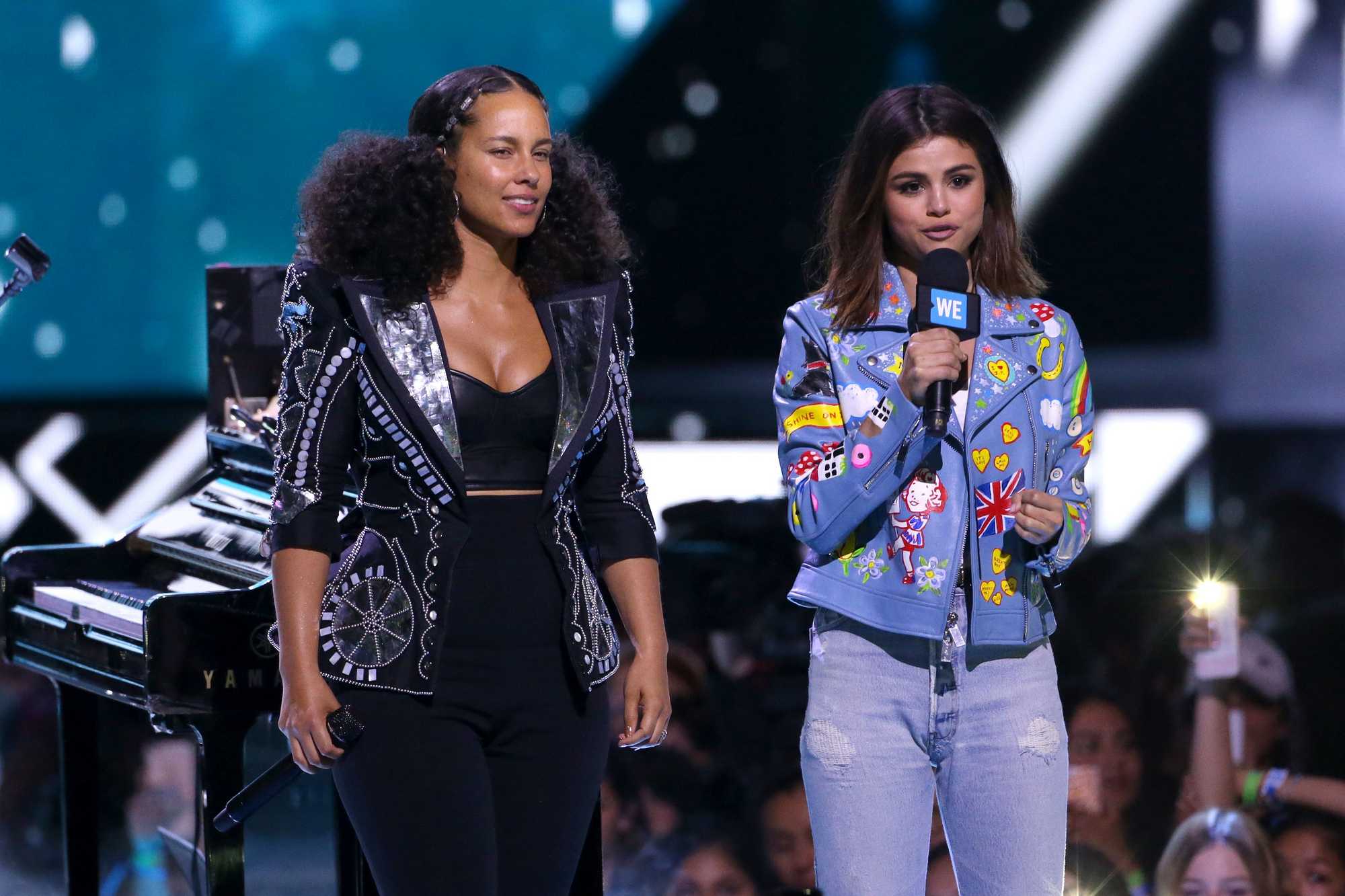 Selena_Gomez_-_WE_Day_California_5BShow5D_-_April_27-19.jpg