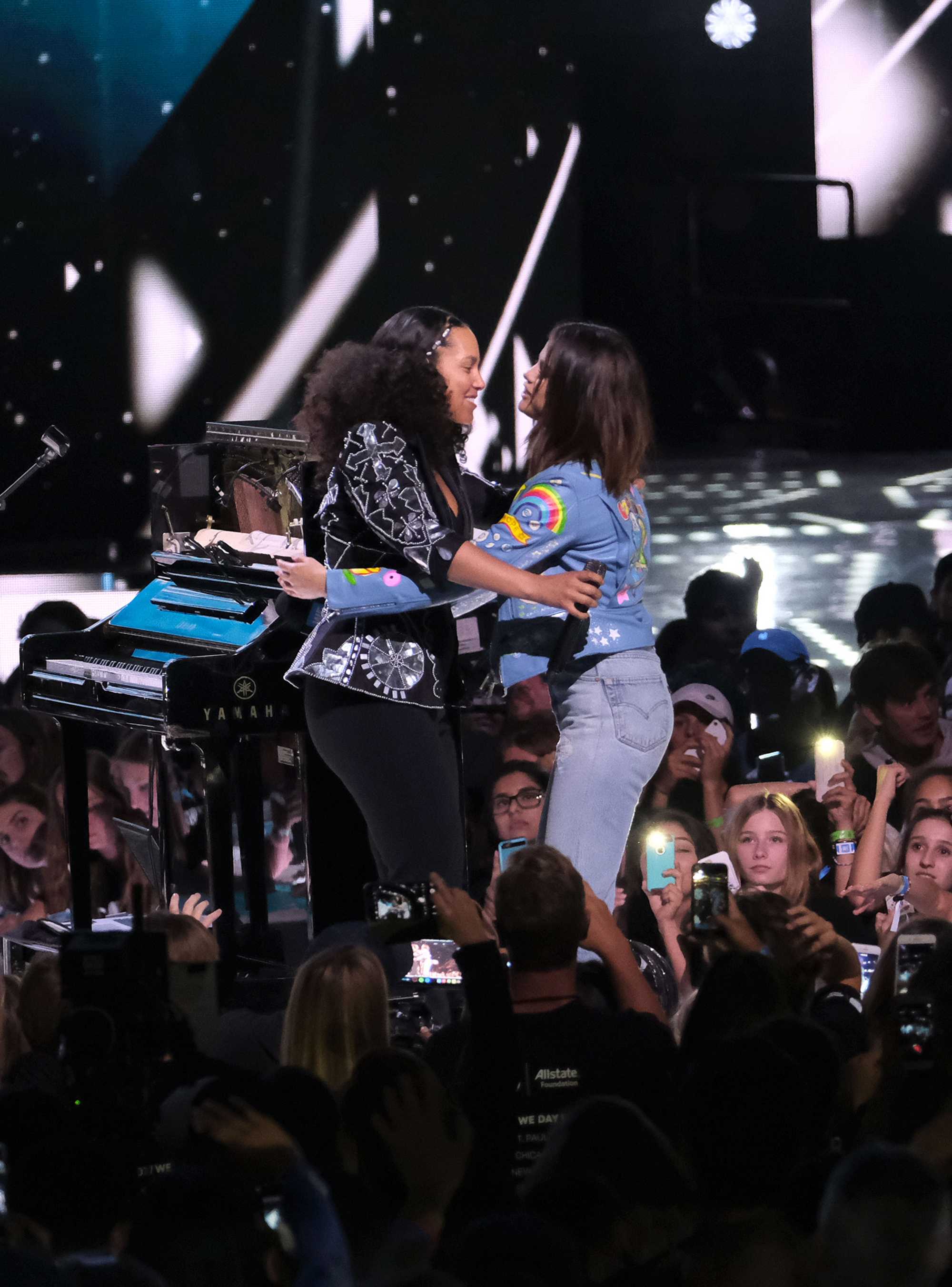 Selena_Gomez_-_WE_Day_California_5BShow5D_-_April_27-36.jpg