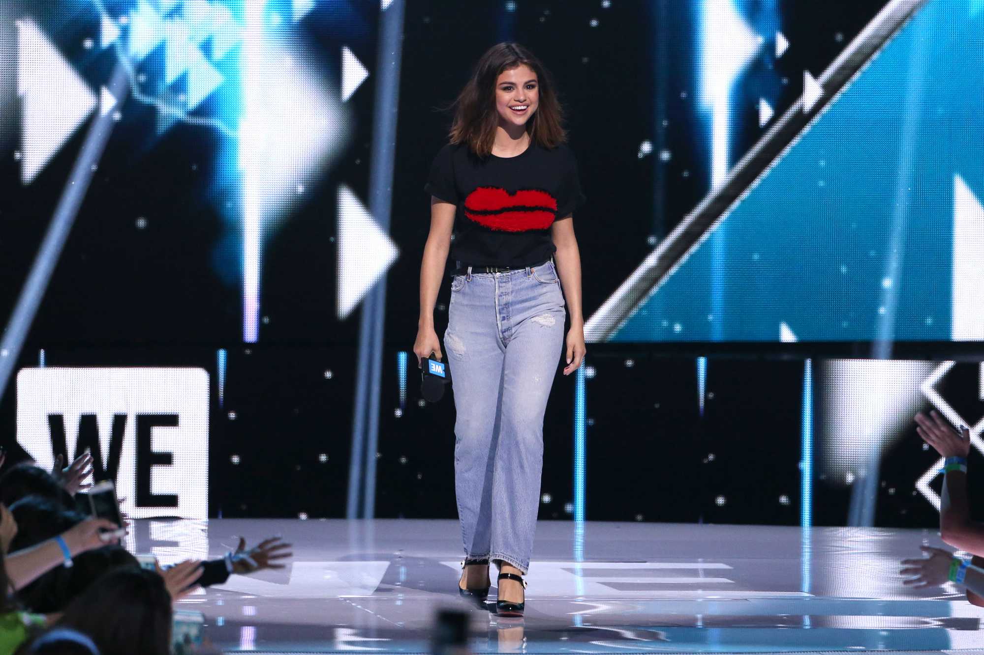 Selena_Gomez_-_WE_Day_California_5BShow5D_-_April_27-37.jpg