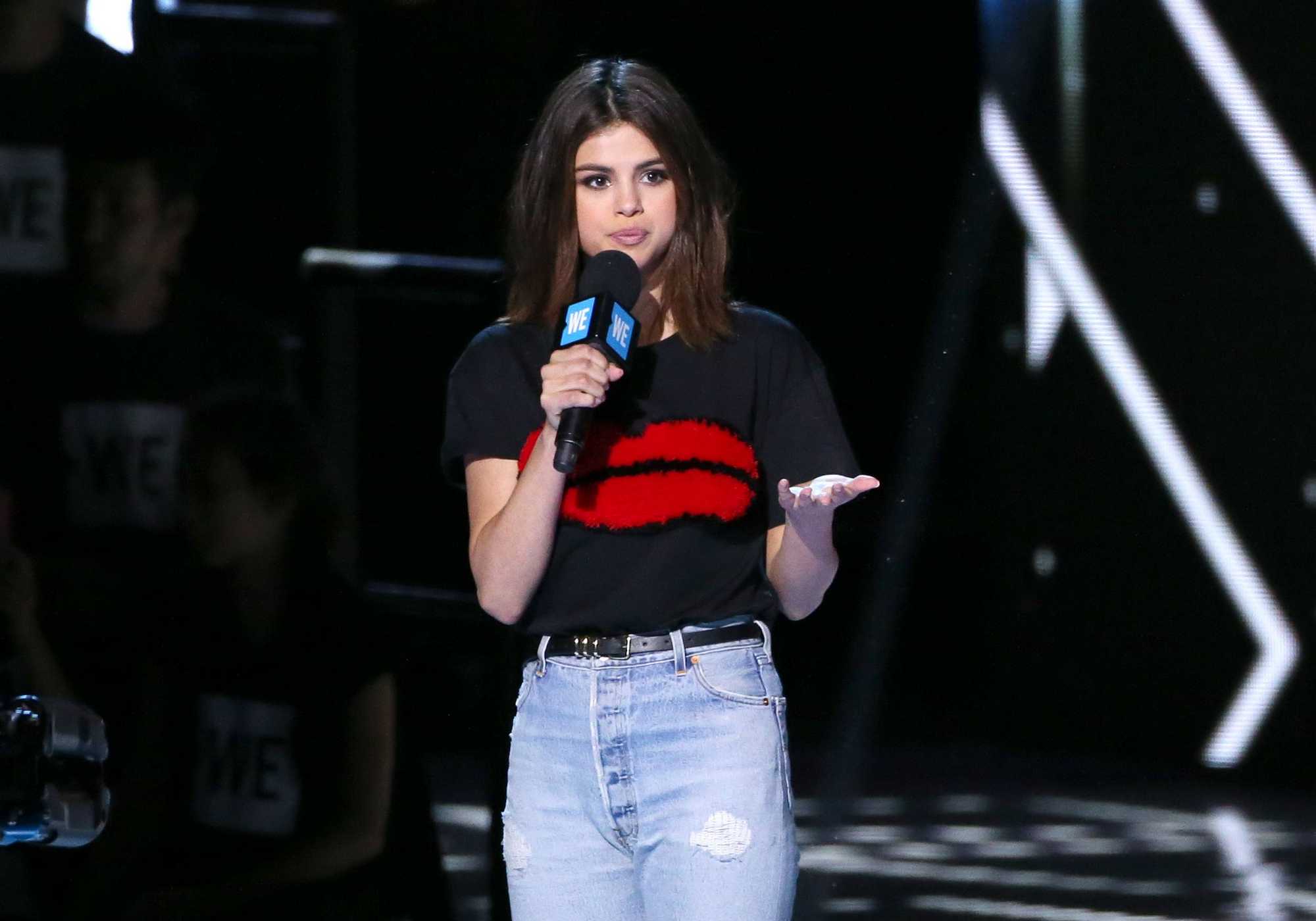 Selena_Gomez_-_WE_Day_California_5BShow5D_-_April_27-38.jpg