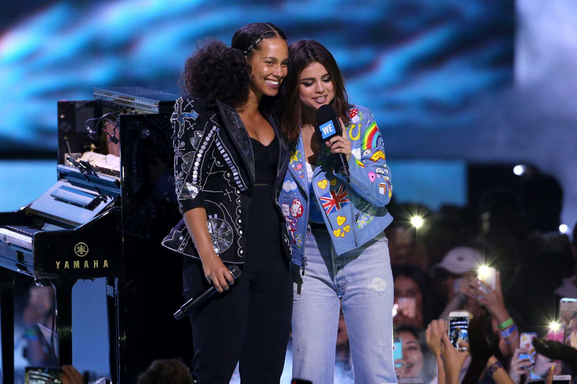 Selena_Gomez_-_WE_Day_California_5BShow5D_-_April_27-39.jpg
