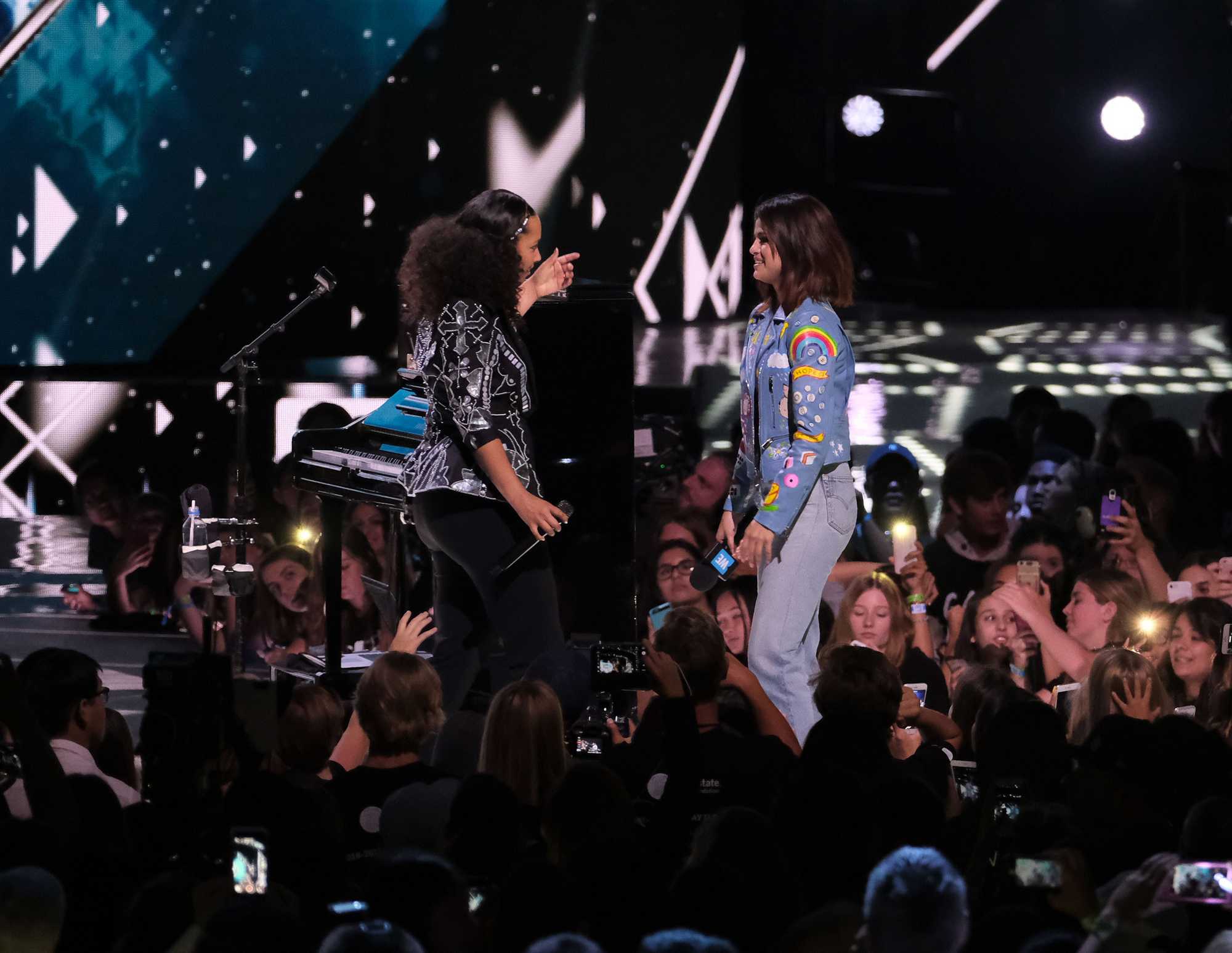 Selena_Gomez_-_WE_Day_California_5BShow5D_-_April_27-42.jpg