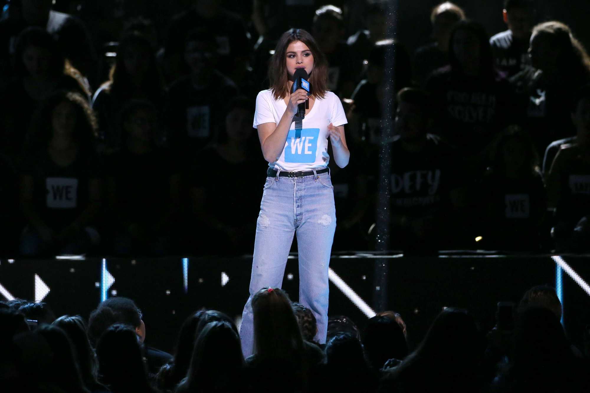 Selena_Gomez_-_WE_Day_California_5BShow5D_-_April_27-45.jpg