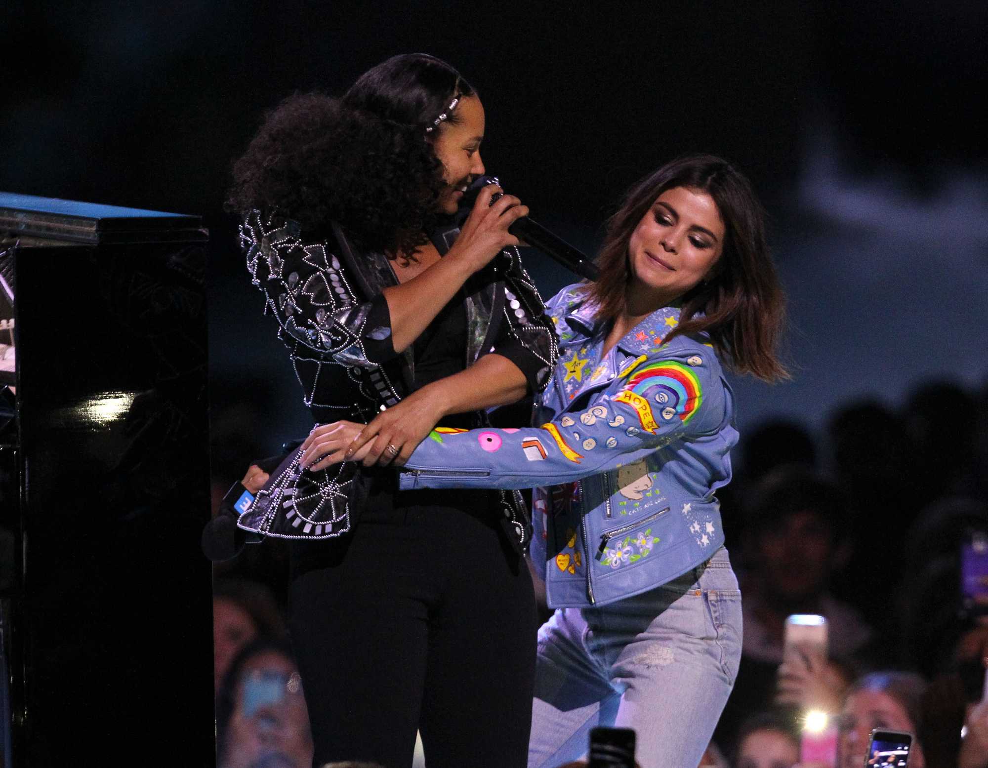 Selena_Gomez_-_WE_Day_California_5BShow5D_-_April_27-46.jpg