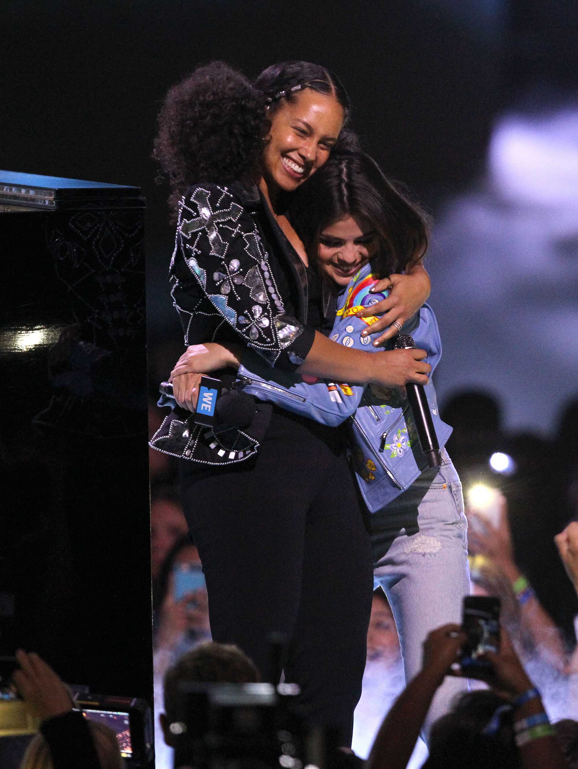 Selena_Gomez_-_WE_Day_California_5BShow5D_-_April_27-49.jpg