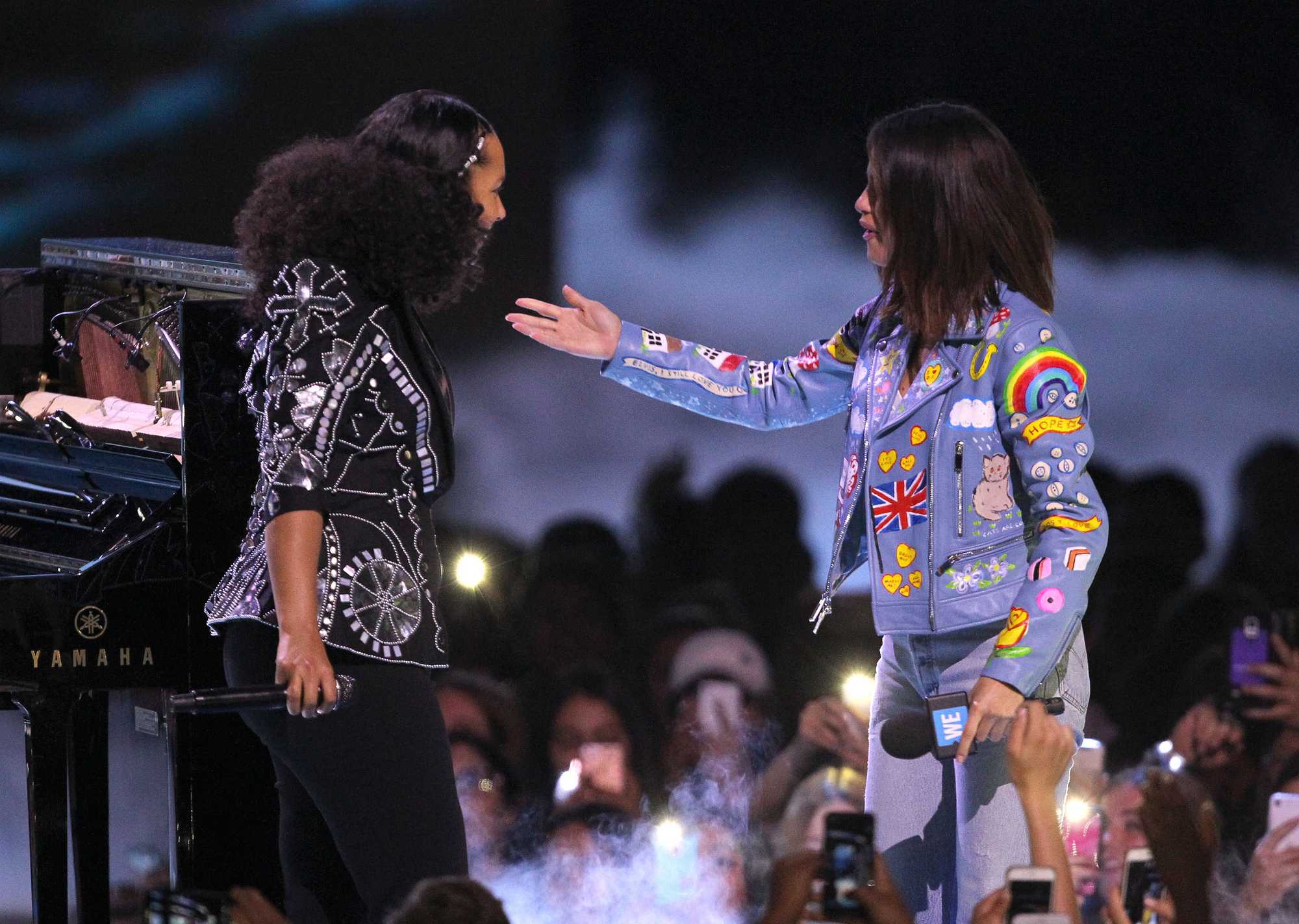 Selena_Gomez_-_WE_Day_California_5BShow5D_-_April_27-51.jpg