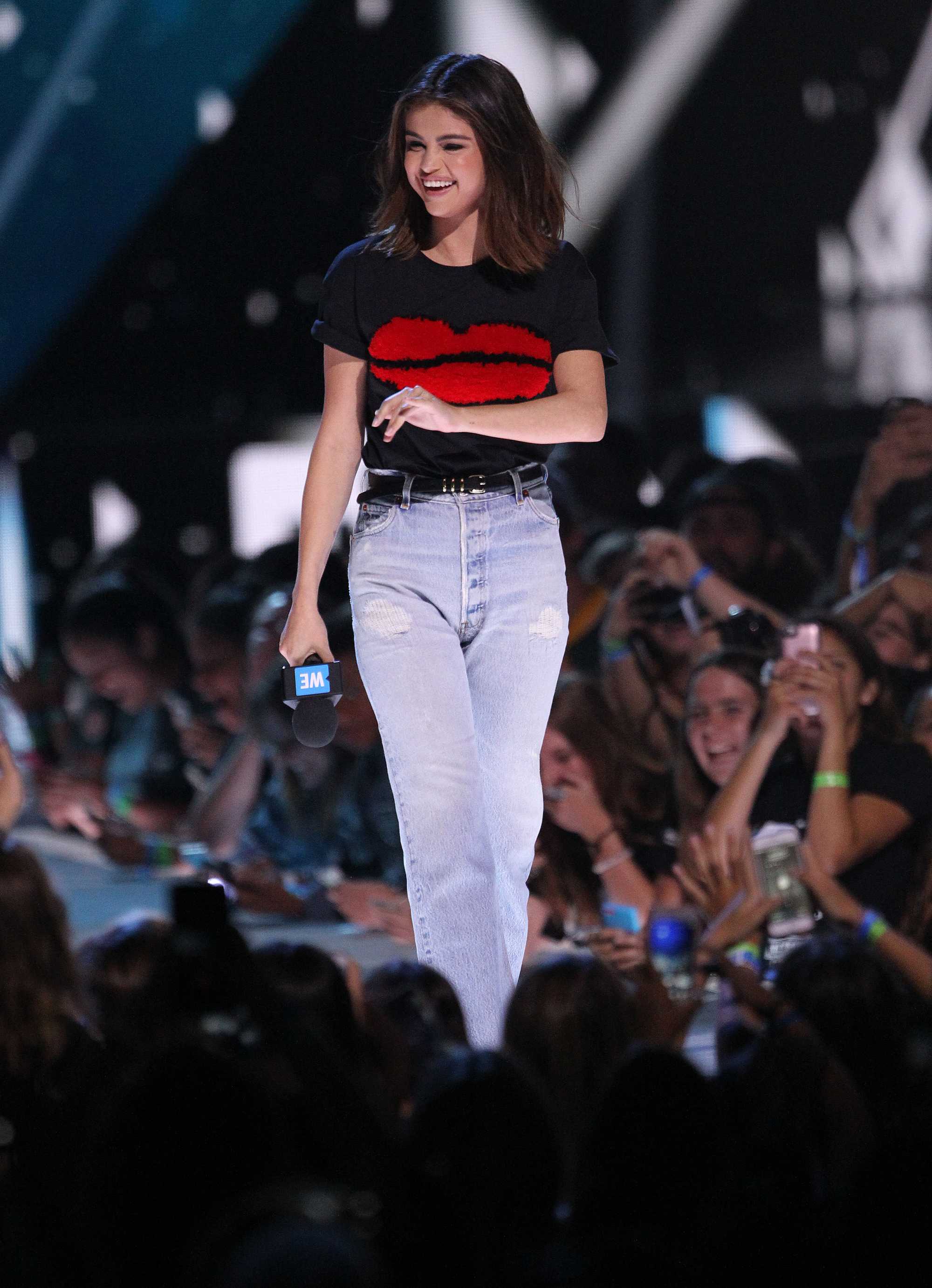 Selena_Gomez_-_WE_Day_California_5BShow5D_-_April_27-71.jpg