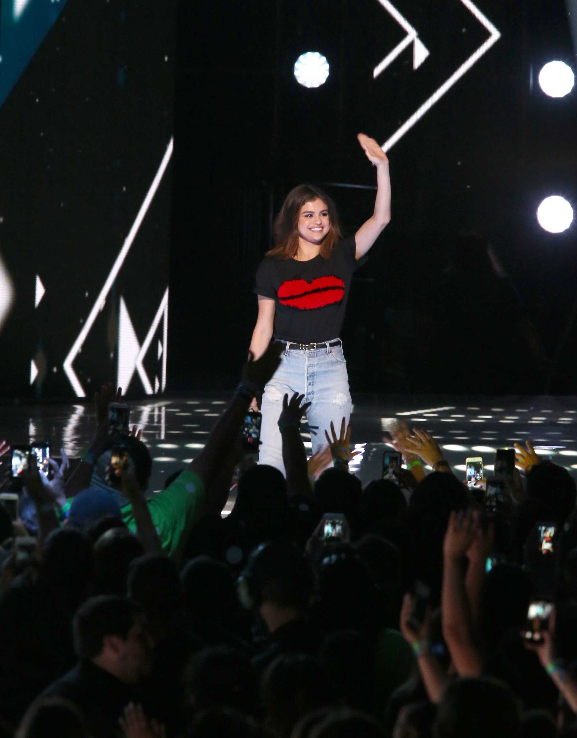 Selena_Gomez_-_WE_Day_California_5BShow5D_-_April_27-91.jpg