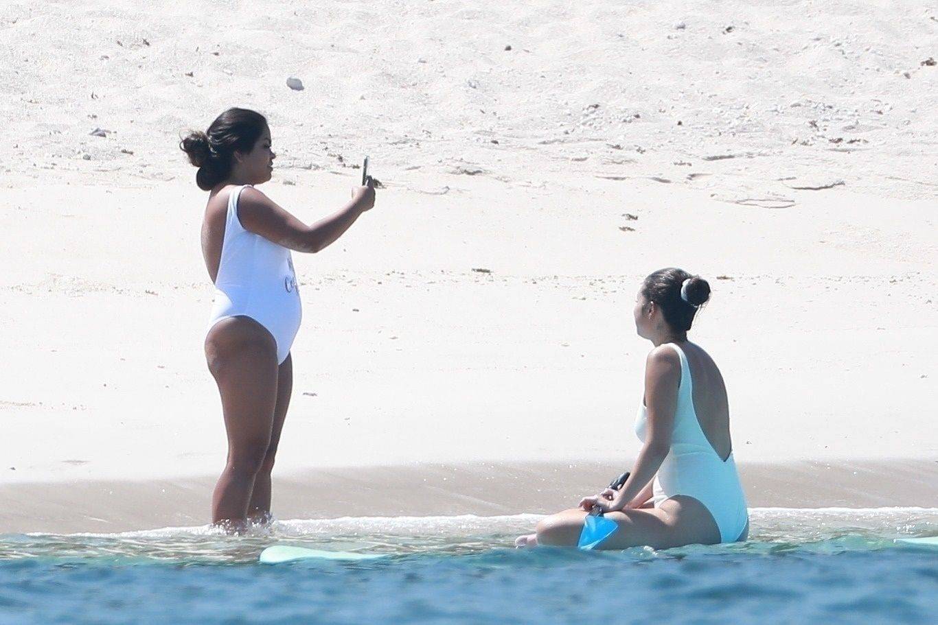 Selena_Gomez_-_Wears_a_white_swimsuit_at_a_beach_in_Punta_Mita2C_Mexico_July_12C_2019-10.jpg