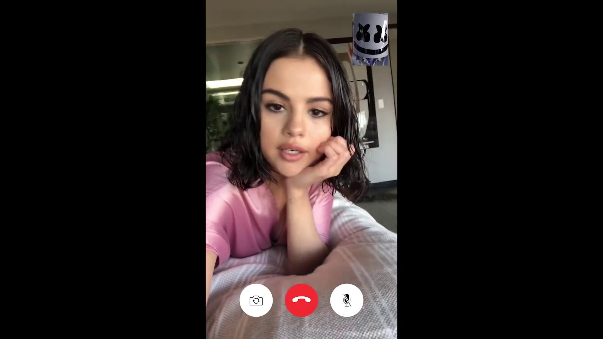 Selena_Gomez_-_Wolves_MV-04.jpg