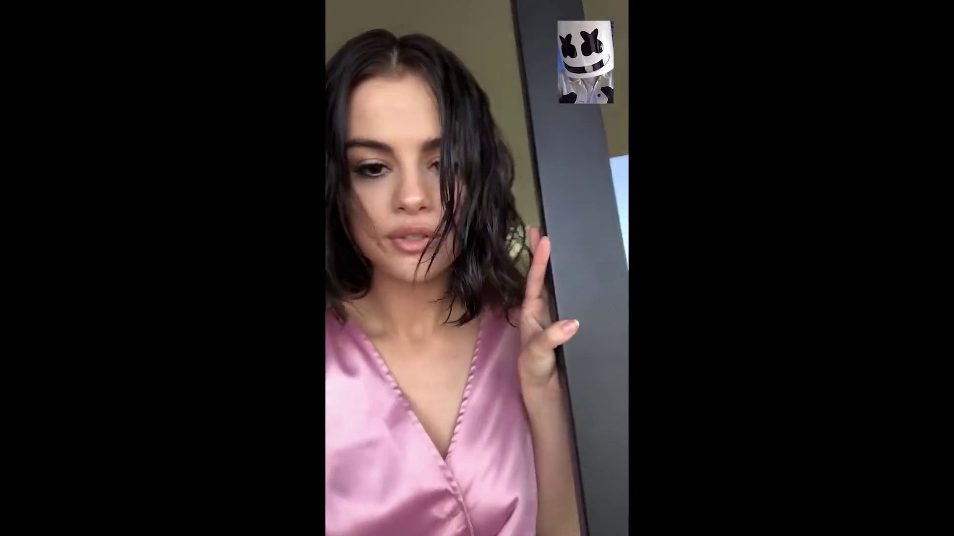 Selena_Gomez_-_Wolves_MV-151.jpg