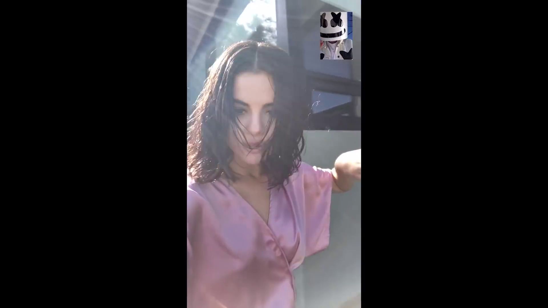Selena_Gomez_-_Wolves_MV-190.jpg