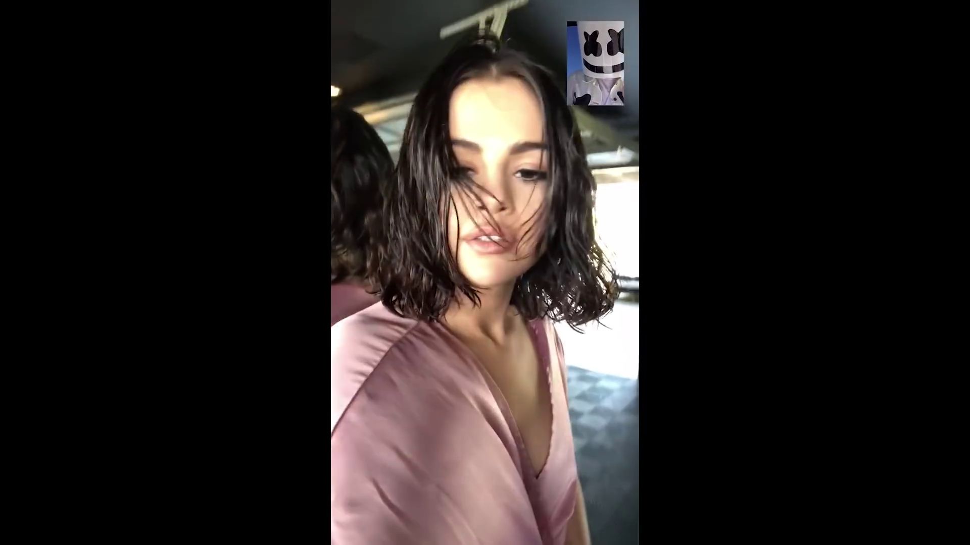 Selena_Gomez_-_Wolves_MV-289.jpg