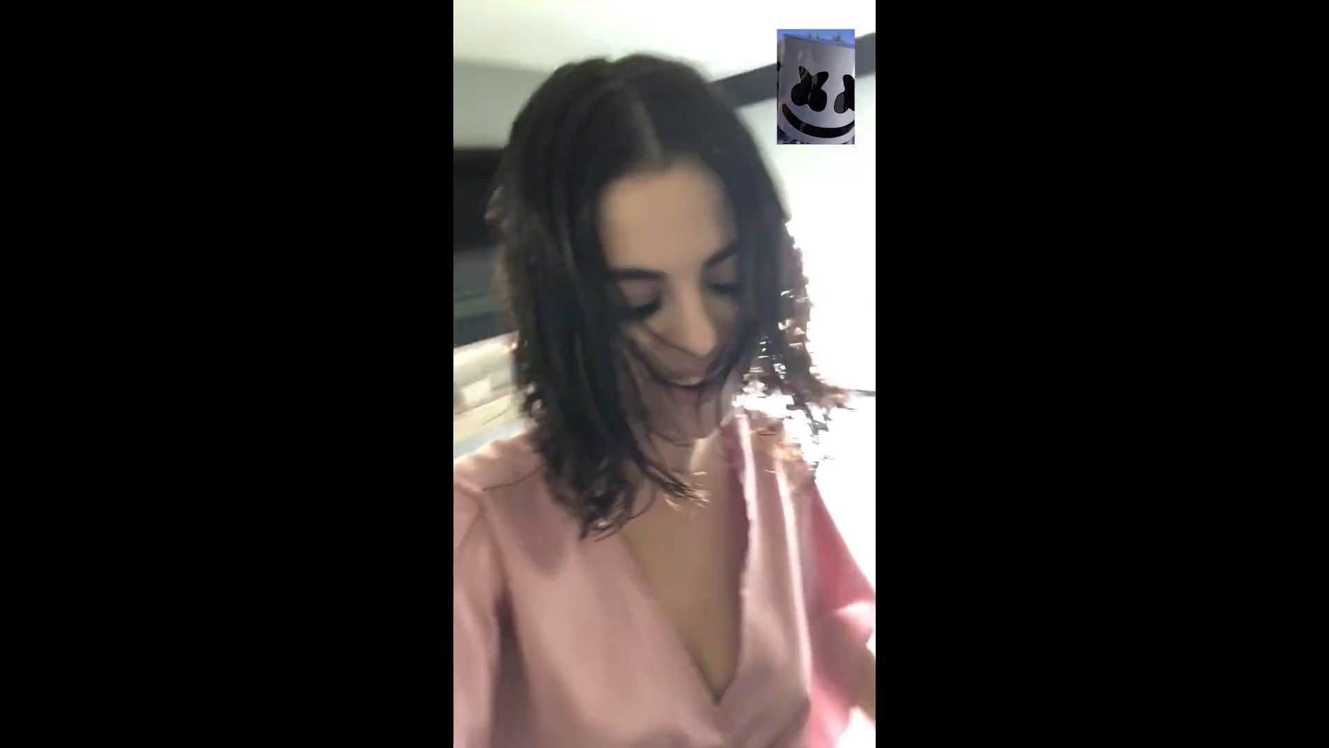 Selena_Gomez_-_Wolves_MV-37.jpg