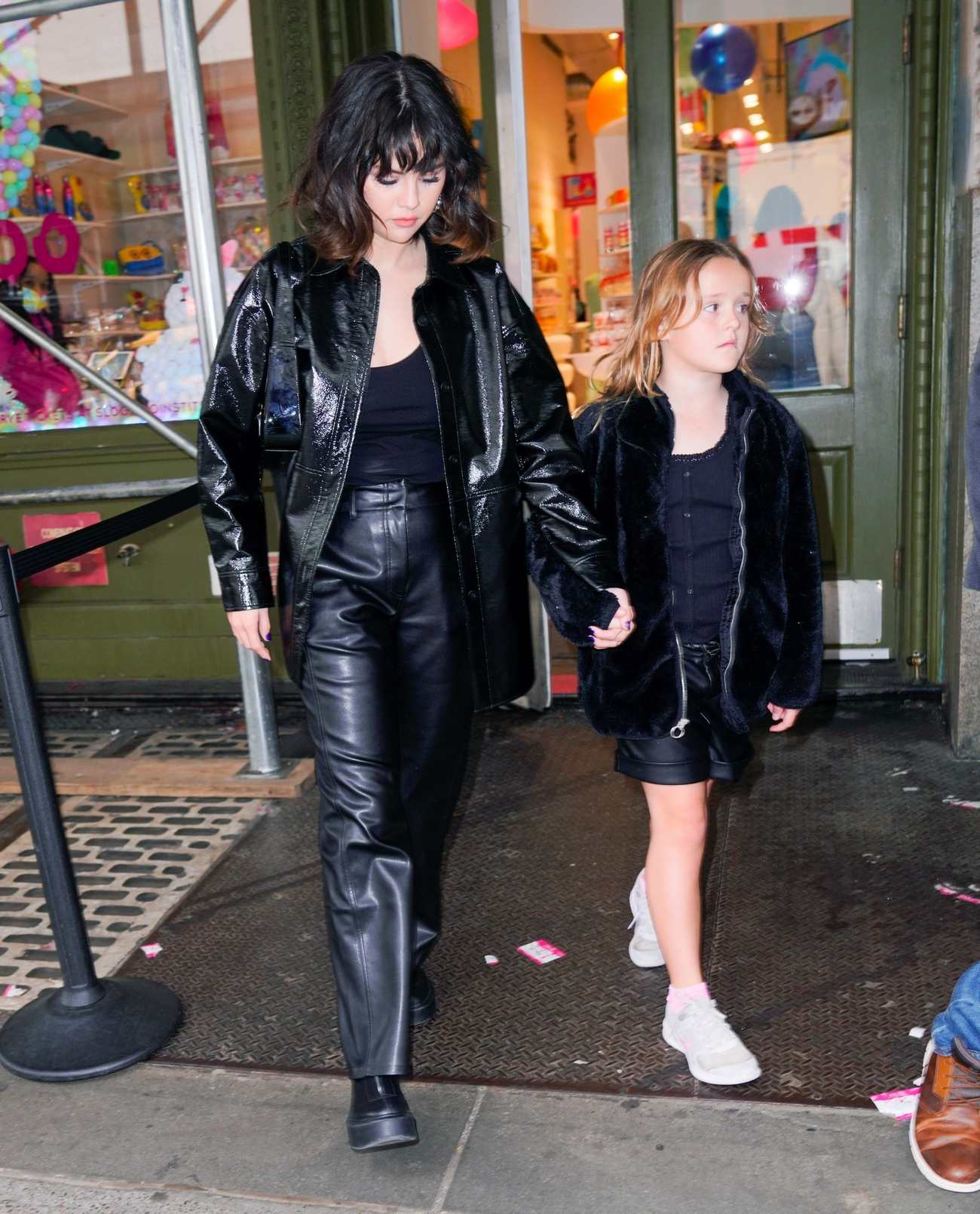 Selena_Gomez_-__At_Sloomoo_Institute_with_her_sister_in_New_York_City2C_0331202215.jpg